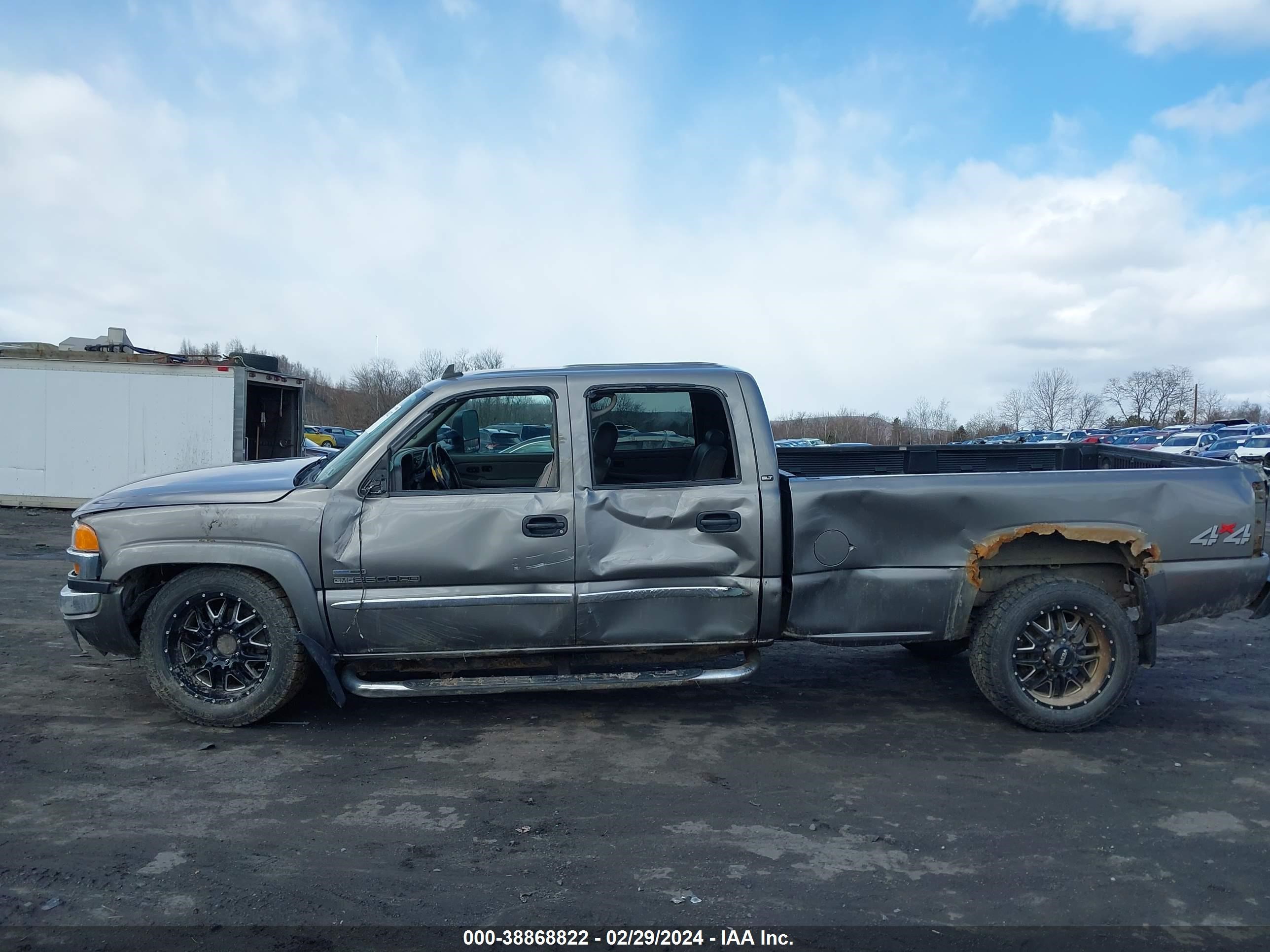 Photo 5 VIN: 1GTHK23D66F150496 - GMC SIERRA 