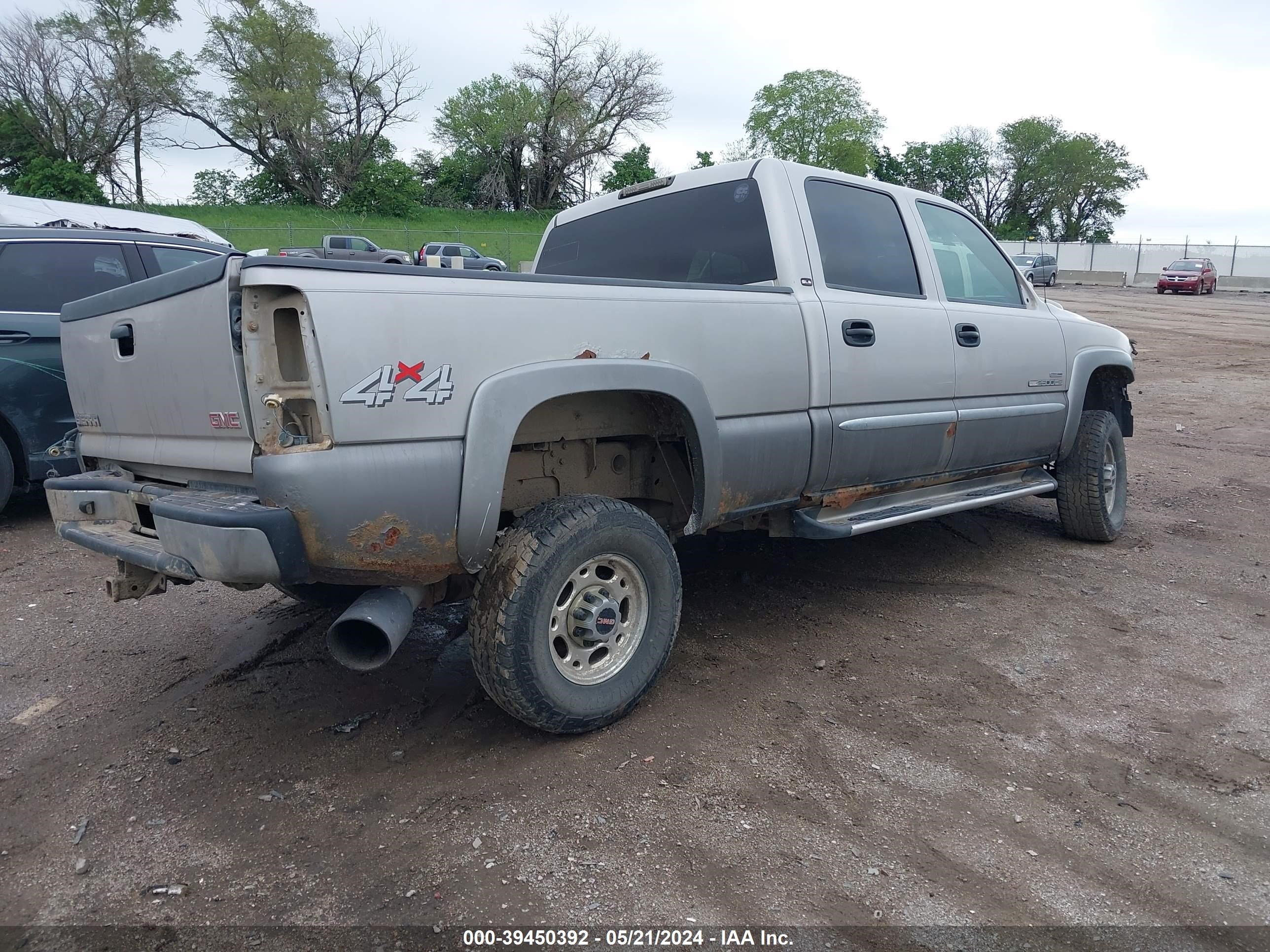 Photo 3 VIN: 1GTHK23D76F206221 - GMC SIERRA 