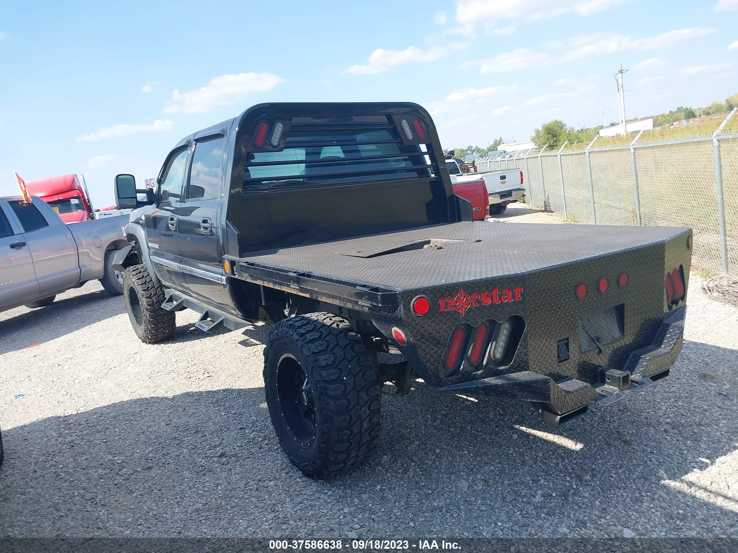 Photo 2 VIN: 1GTHK23G51F168913 - GMC SIERRA 