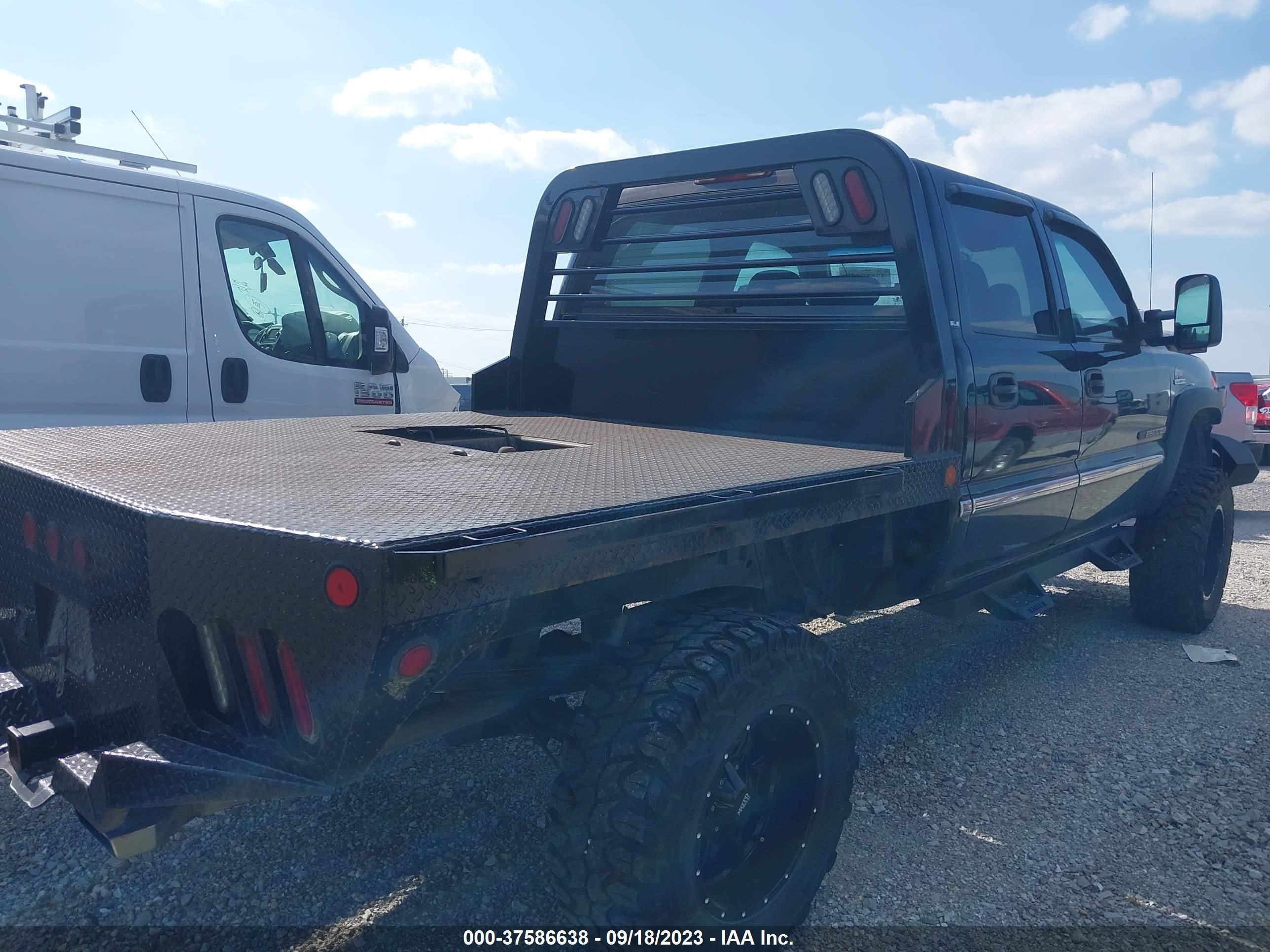 Photo 3 VIN: 1GTHK23G51F168913 - GMC SIERRA 