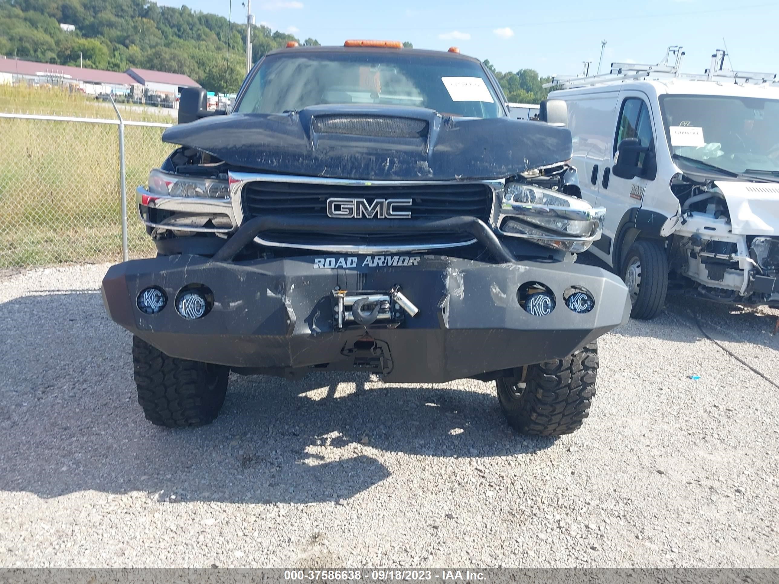 Photo 5 VIN: 1GTHK23G51F168913 - GMC SIERRA 