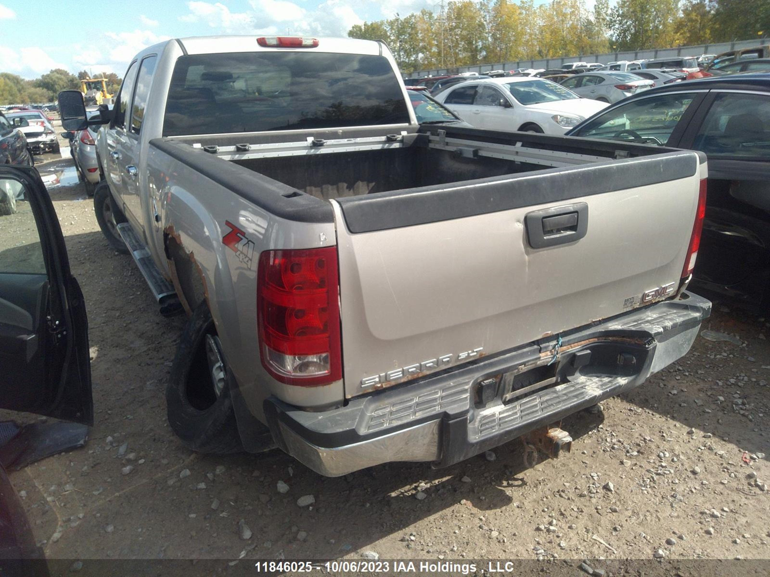 Photo 2 VIN: 1GTHK23K78F198476 - GMC SIERRA 