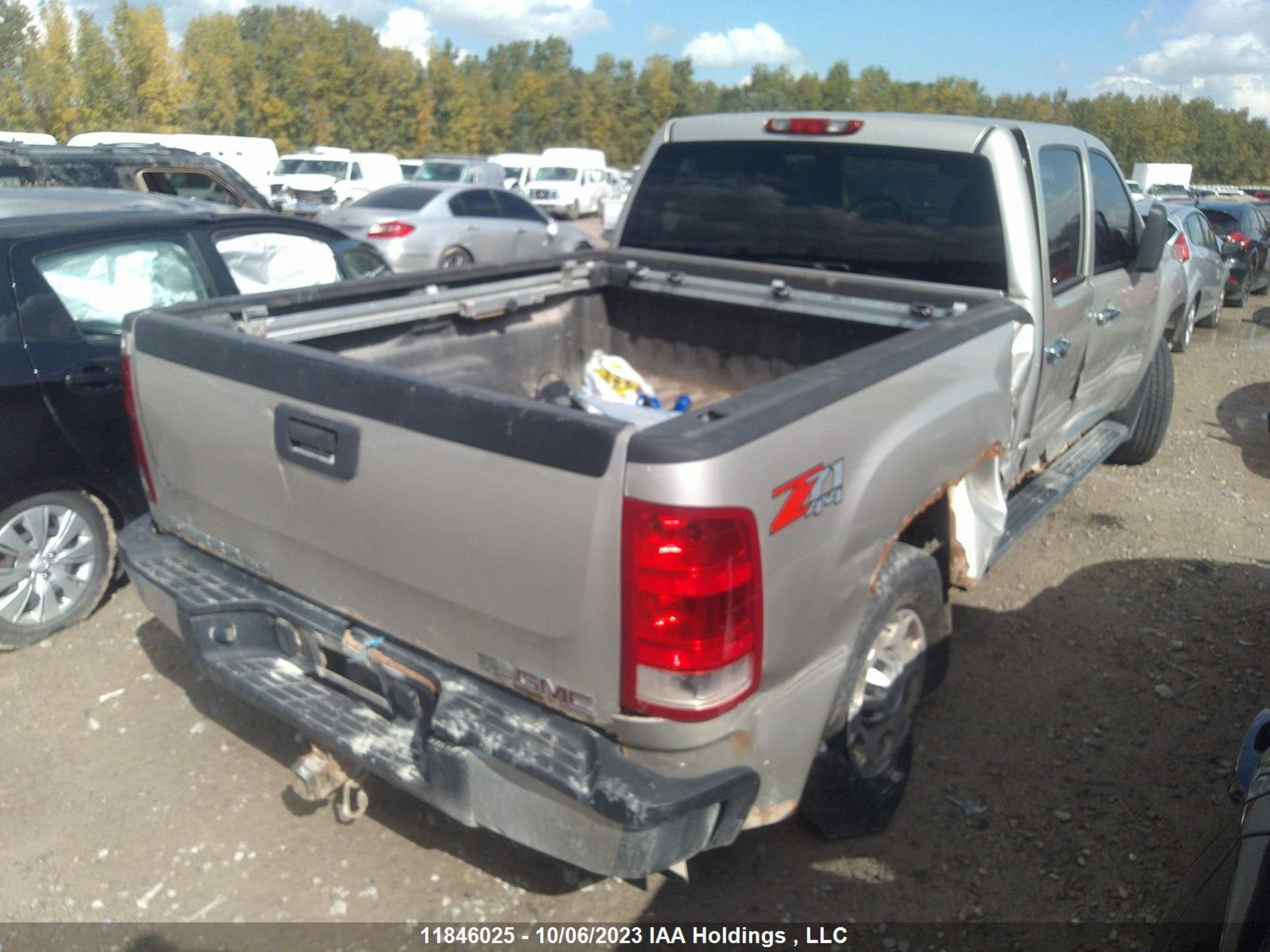 Photo 3 VIN: 1GTHK23K78F198476 - GMC SIERRA 