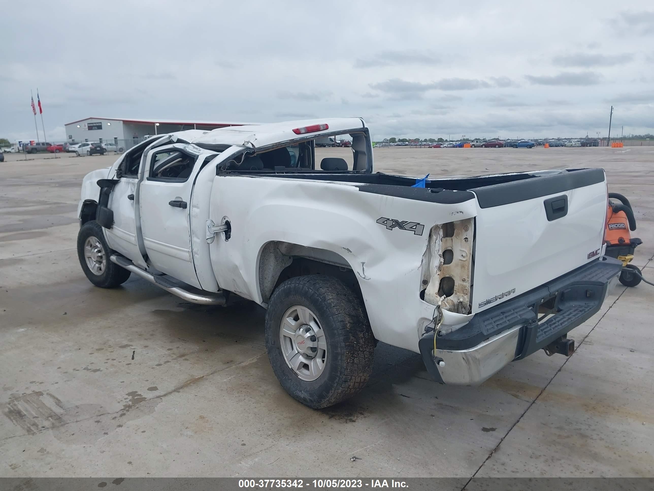 Photo 2 VIN: 1GTHK23K87F562077 - GMC SIERRA 