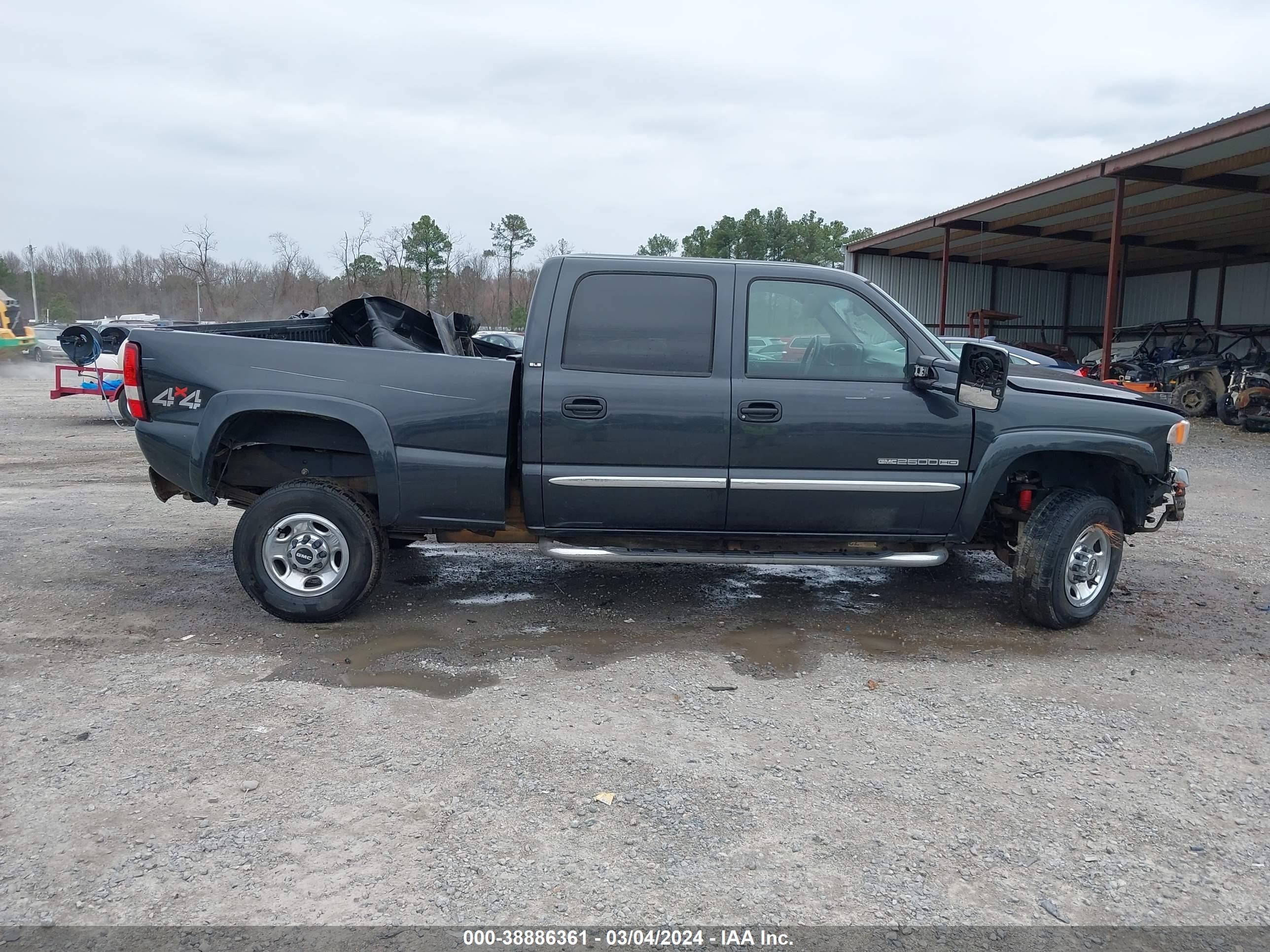 Photo 11 VIN: 1GTHK23U43F241438 - GMC SIERRA 