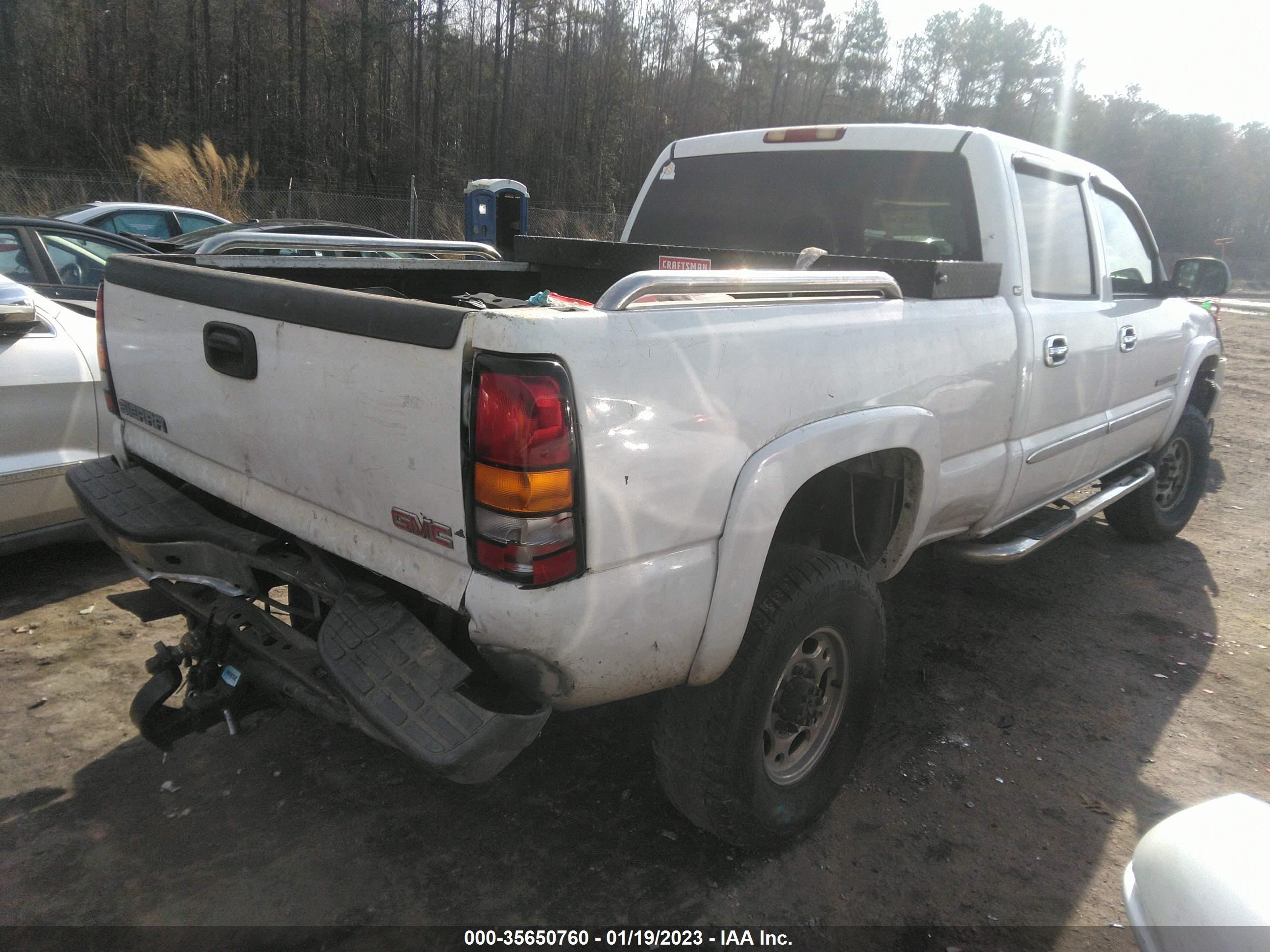 Photo 3 VIN: 1GTHK23U44F199368 - GMC SIERRA 