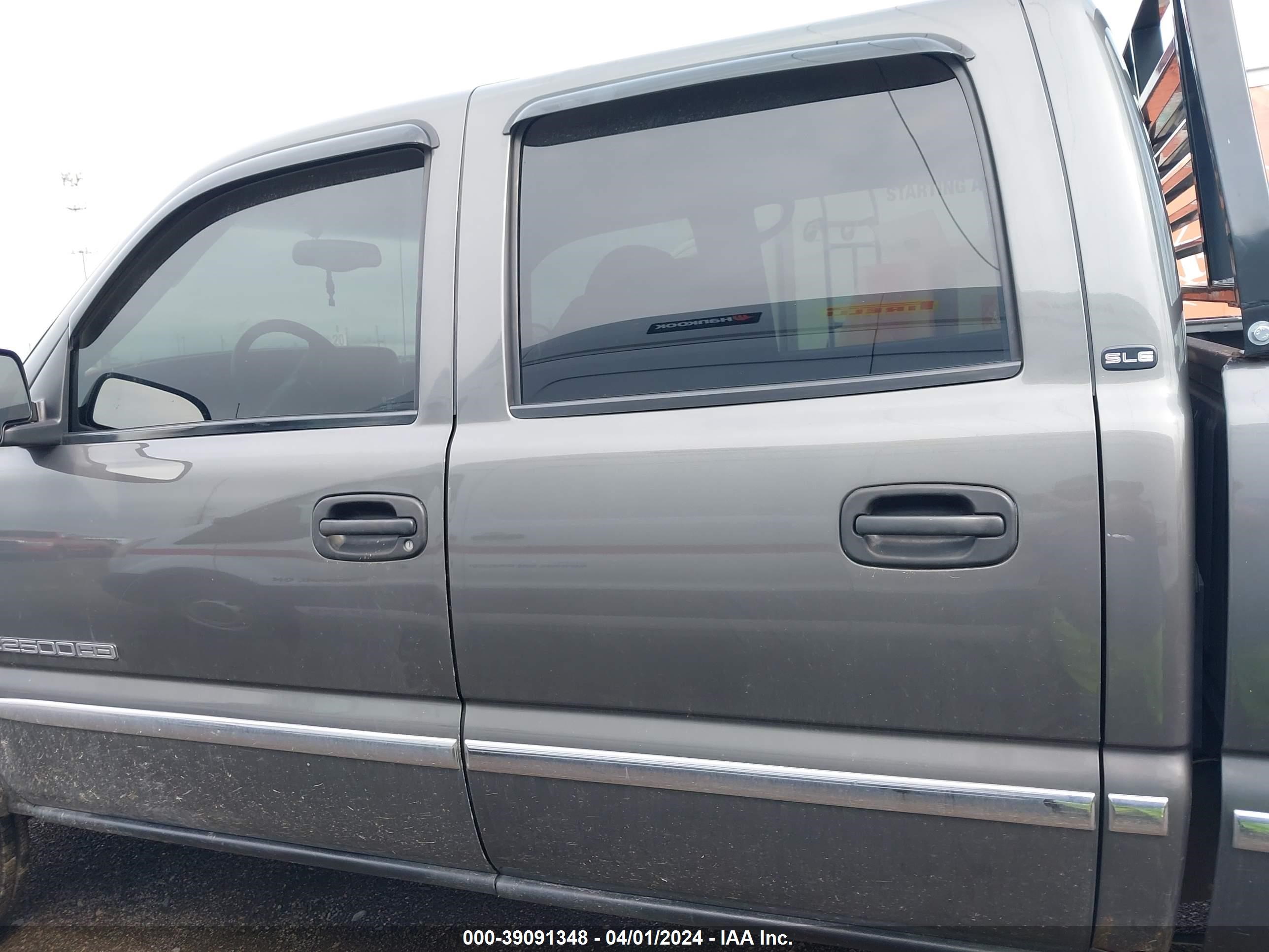 Photo 13 VIN: 1GTHK23U52F214327 - GMC SIERRA 