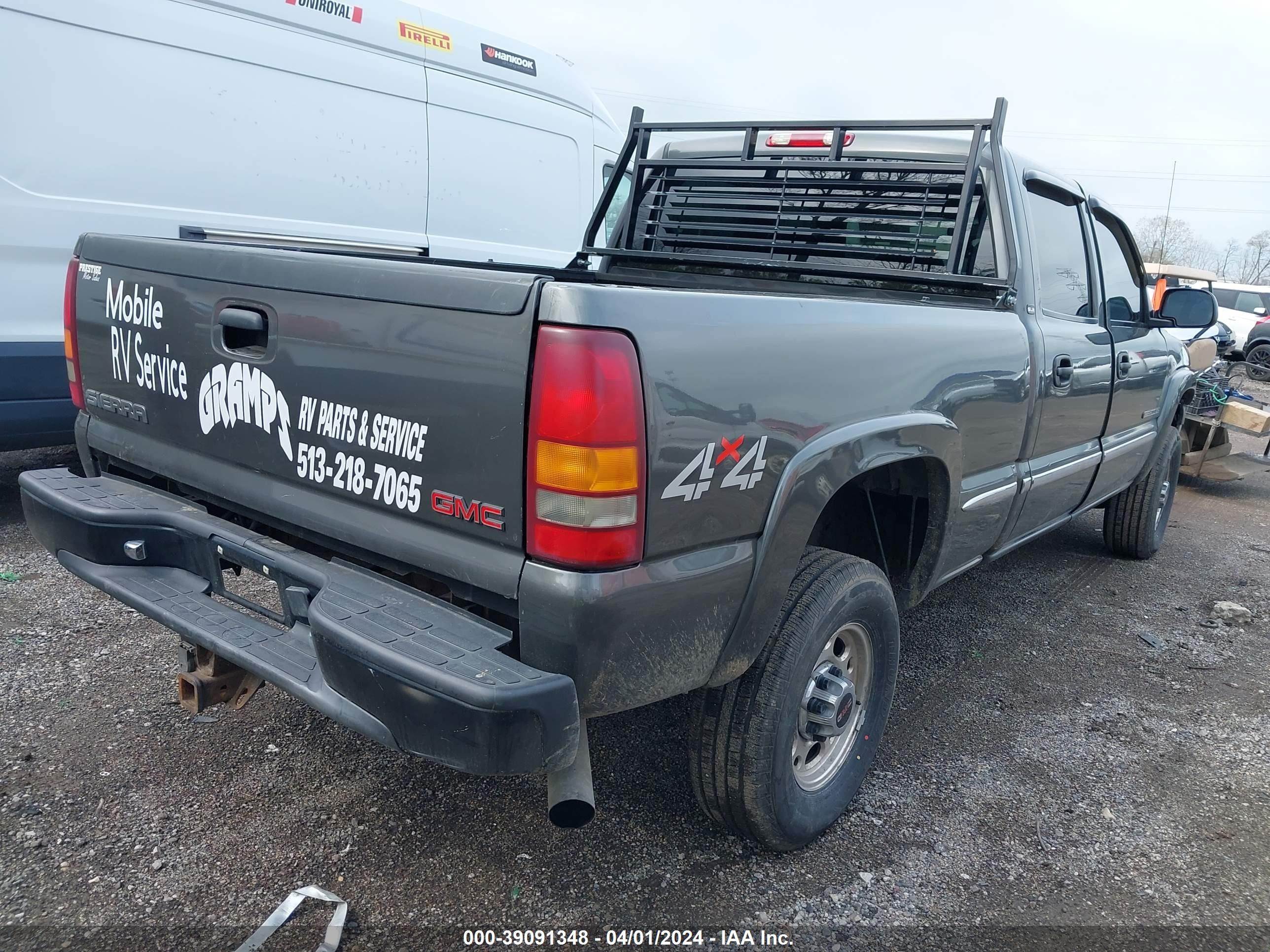 Photo 3 VIN: 1GTHK23U52F214327 - GMC SIERRA 