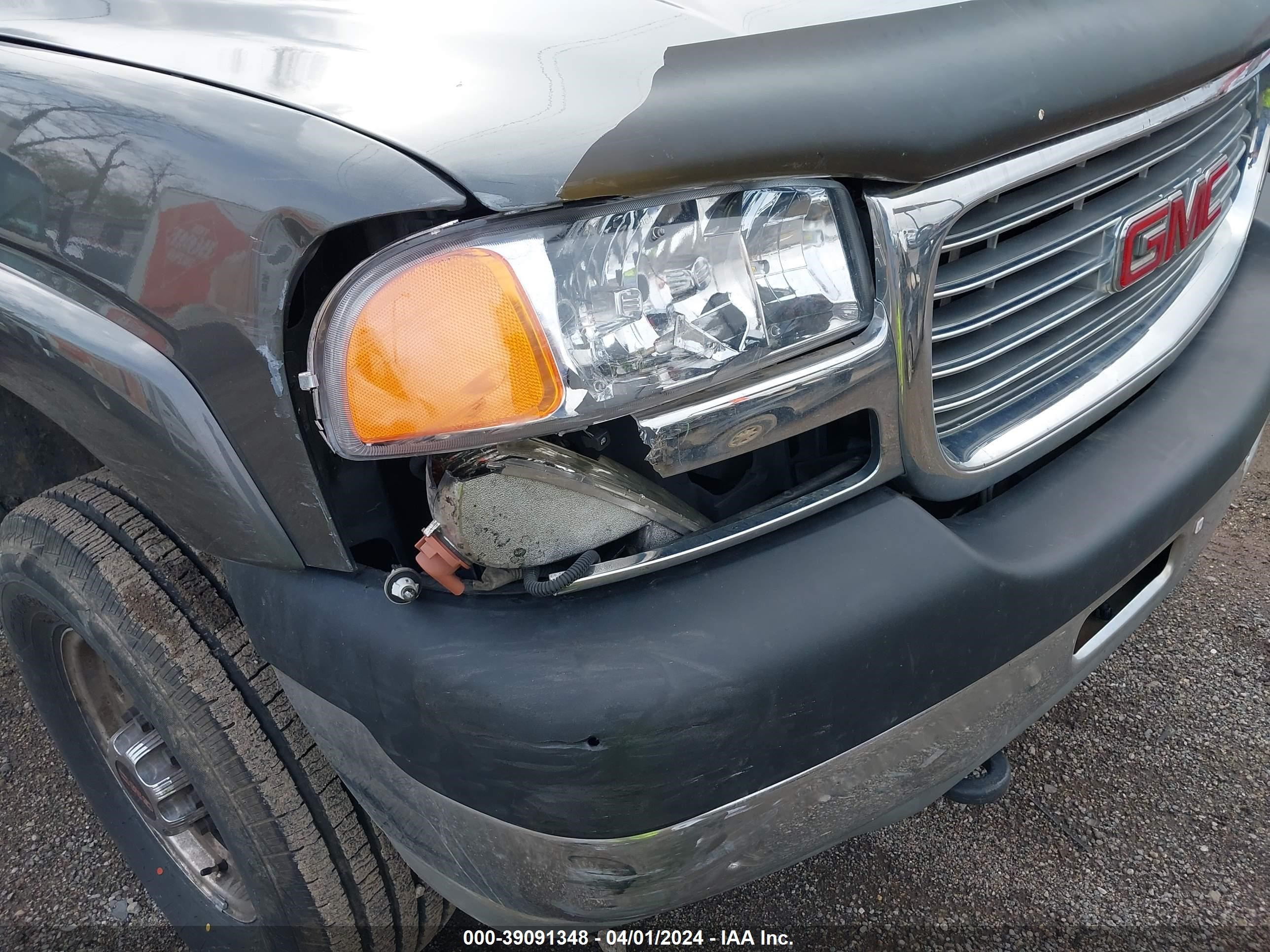 Photo 5 VIN: 1GTHK23U52F214327 - GMC SIERRA 