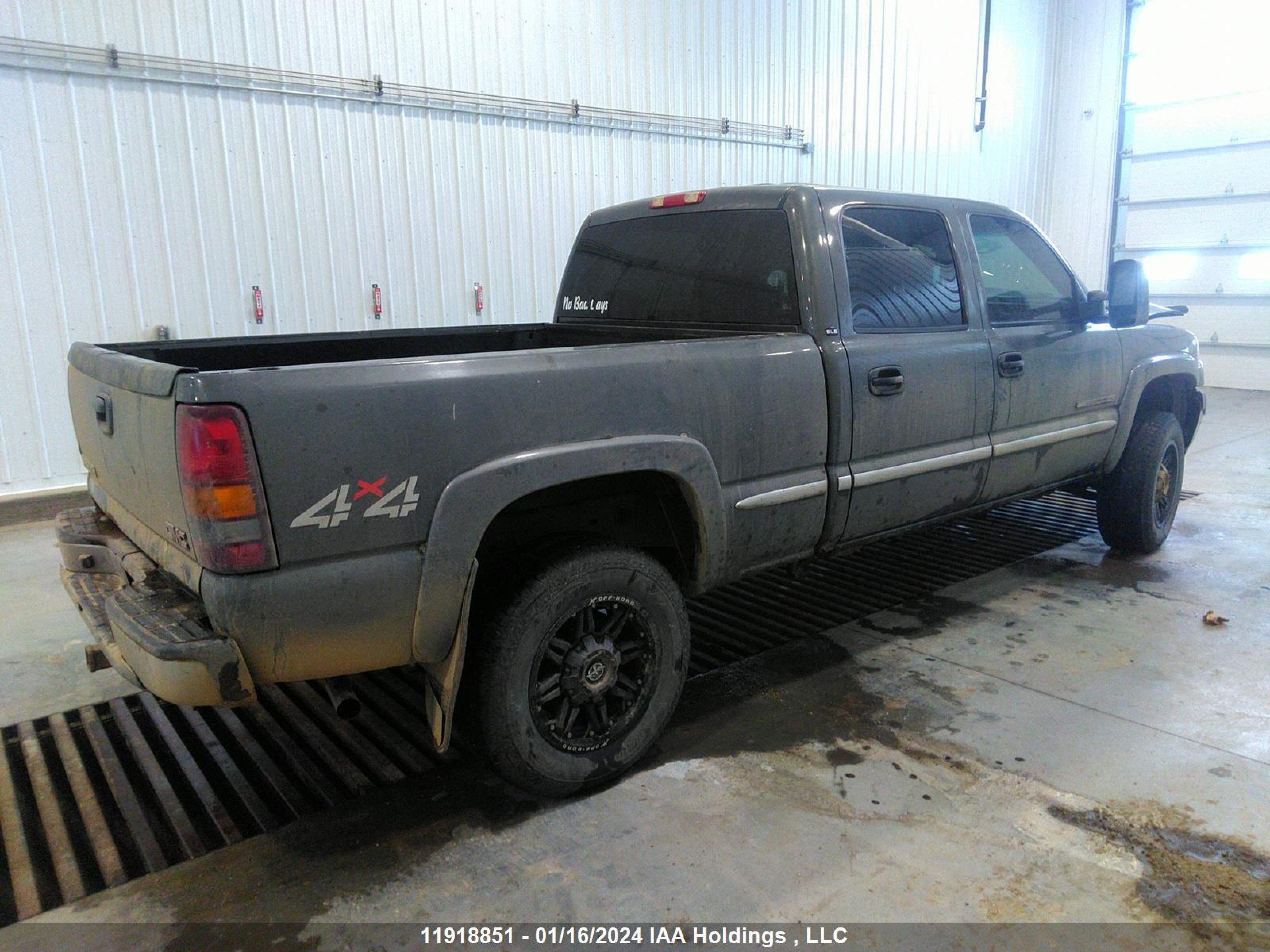 Photo 3 VIN: 1GTHK23U62F167650 - GMC SIERRA 