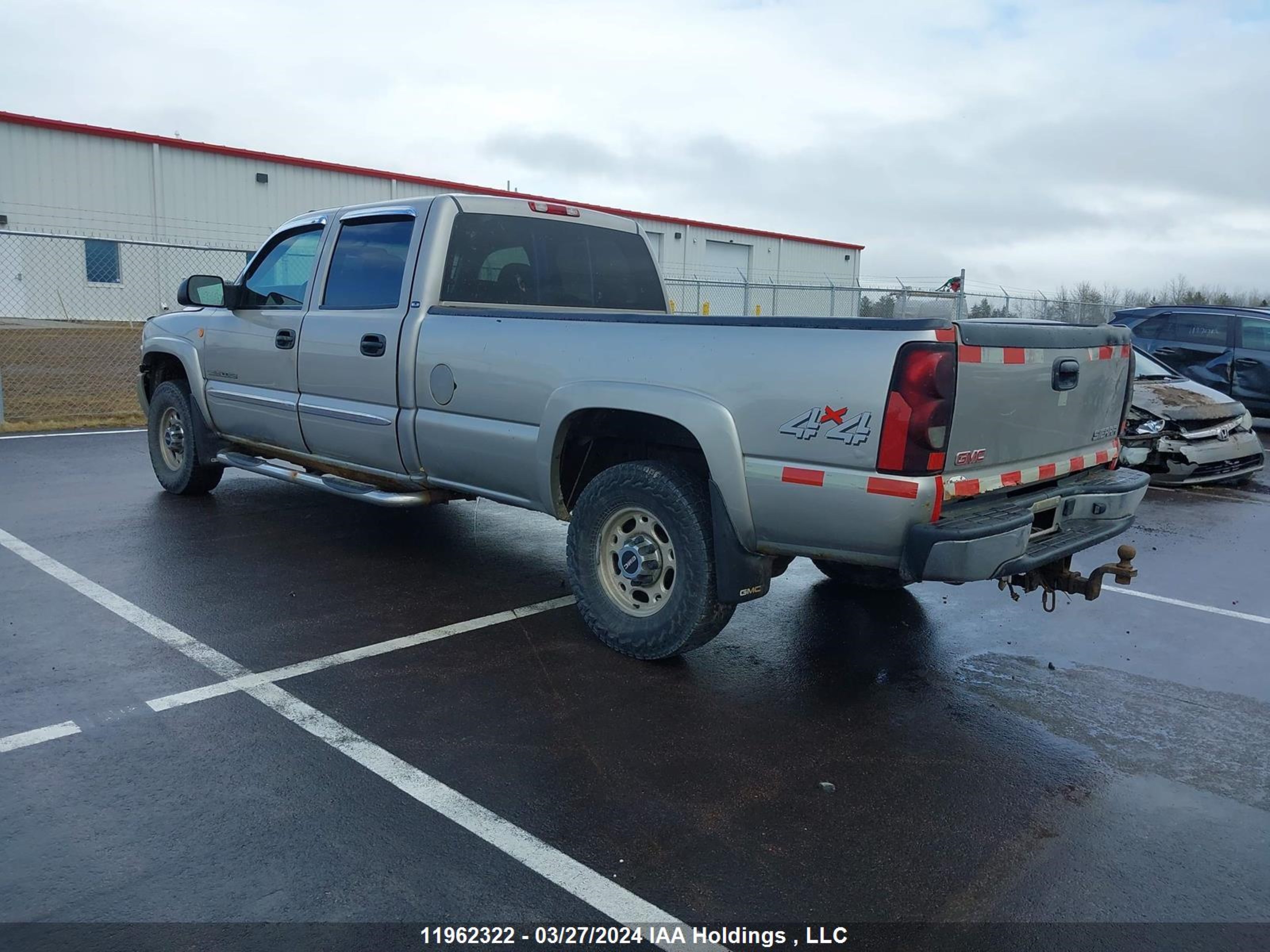 Photo 2 VIN: 1GTHK23U64F246352 - GMC SIERRA 