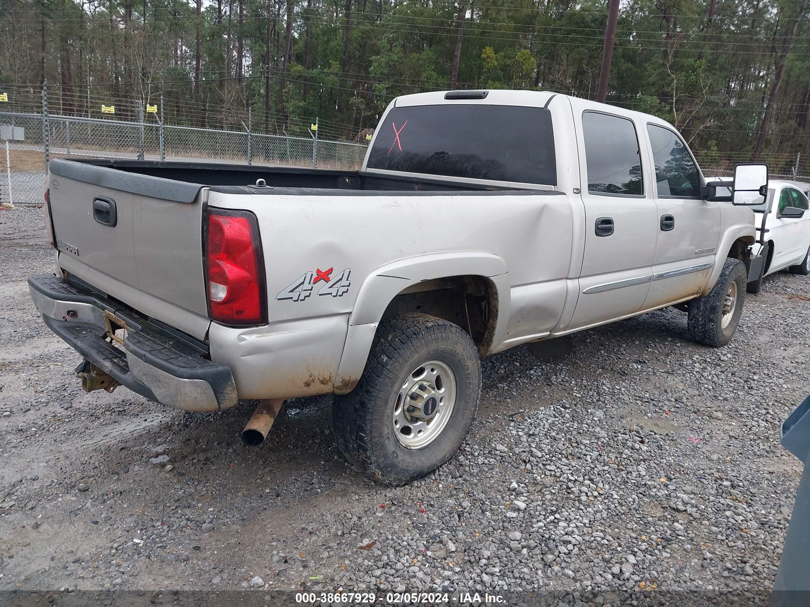 Photo 3 VIN: 1GTHK23U65F881749 - GMC SIERRA 