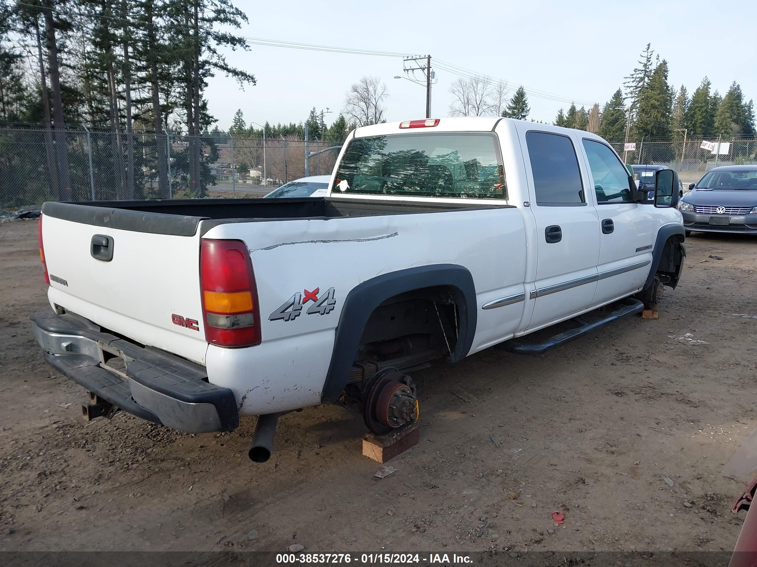 Photo 3 VIN: 1GTHK23U71F108878 - GMC SIERRA 