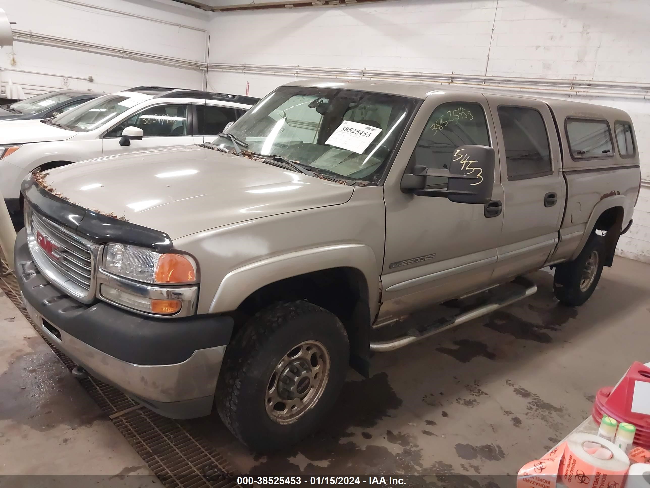 Photo 1 VIN: 1GTHK23U81F135880 - GMC SIERRA 