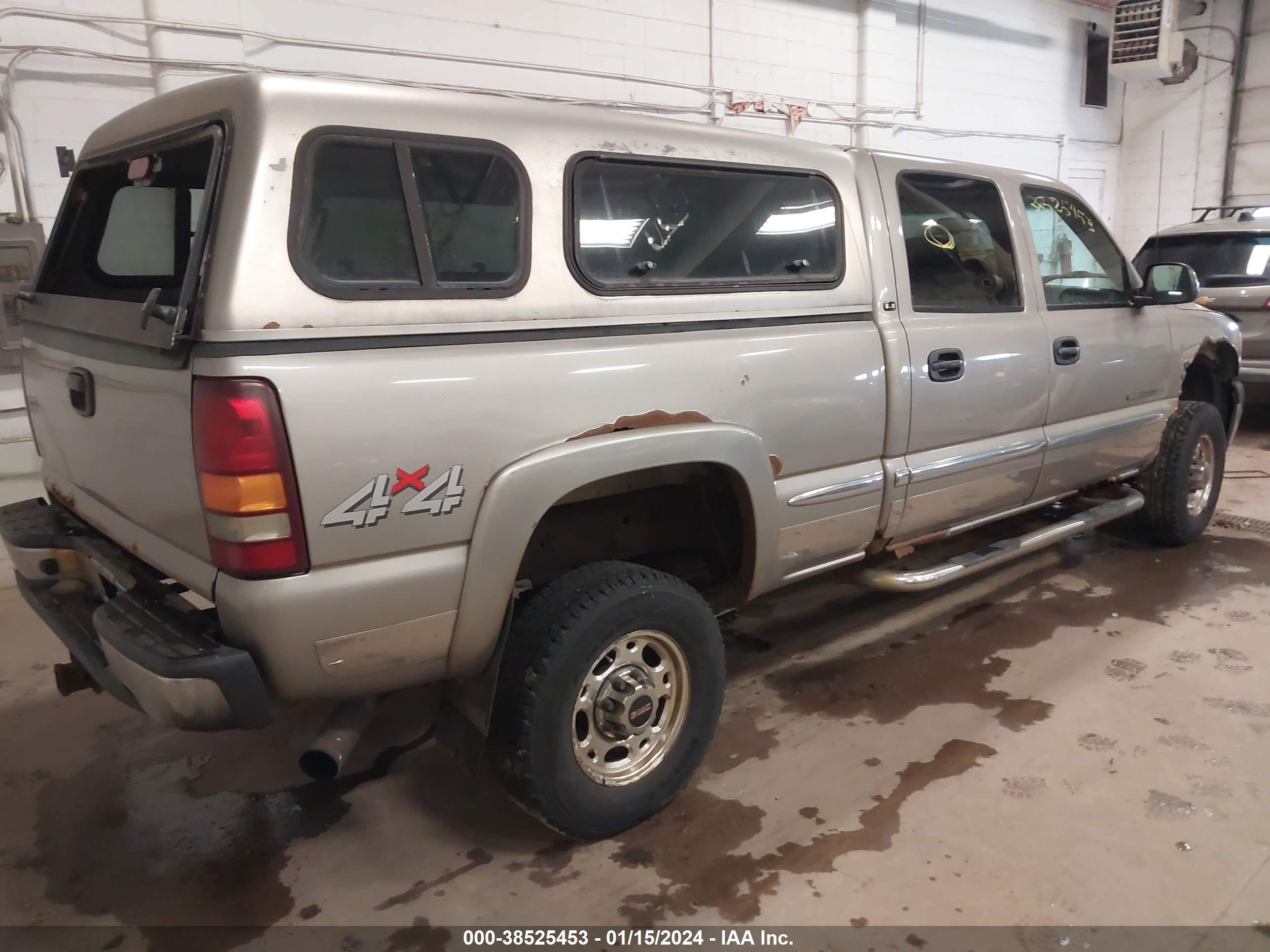 Photo 3 VIN: 1GTHK23U81F135880 - GMC SIERRA 