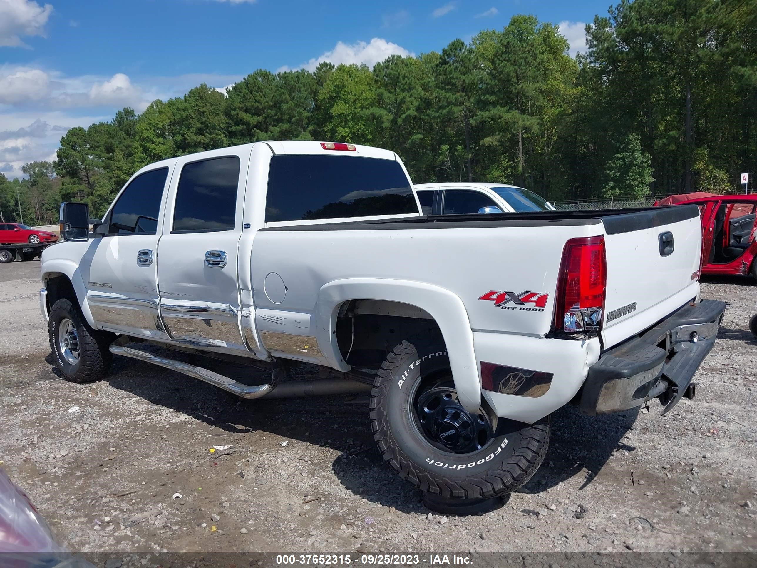 Photo 13 VIN: 1GTHK23U87F145429 - GMC SIERRA 