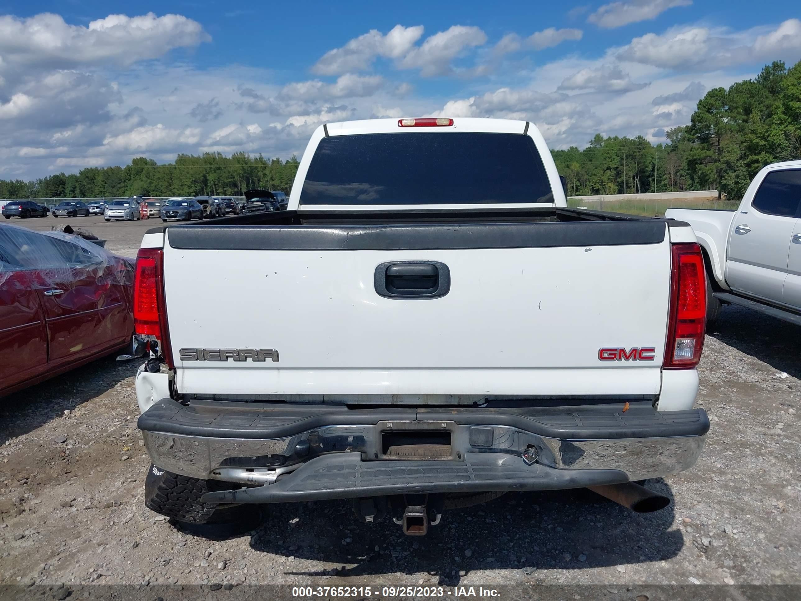 Photo 15 VIN: 1GTHK23U87F145429 - GMC SIERRA 