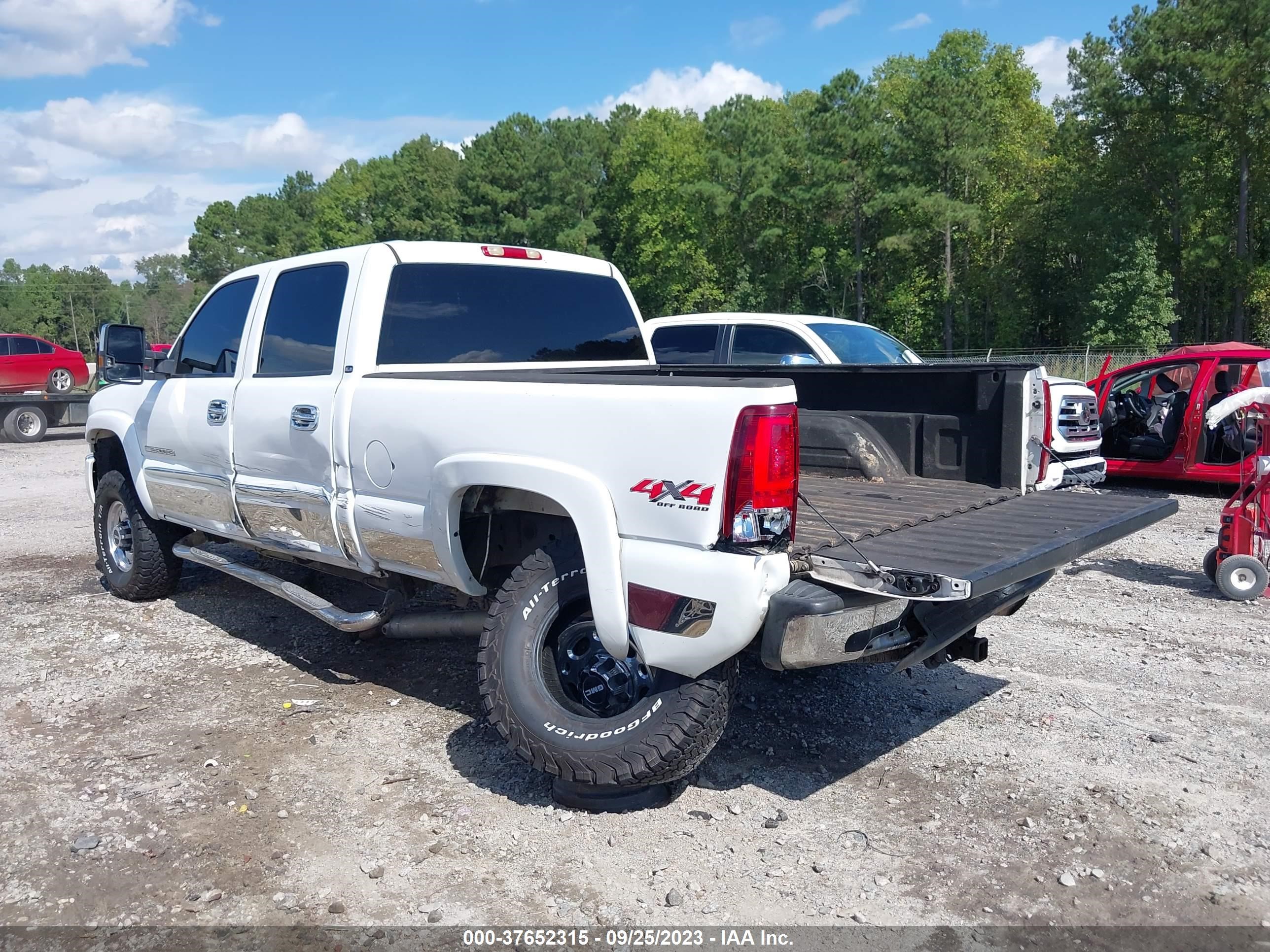 Photo 2 VIN: 1GTHK23U87F145429 - GMC SIERRA 