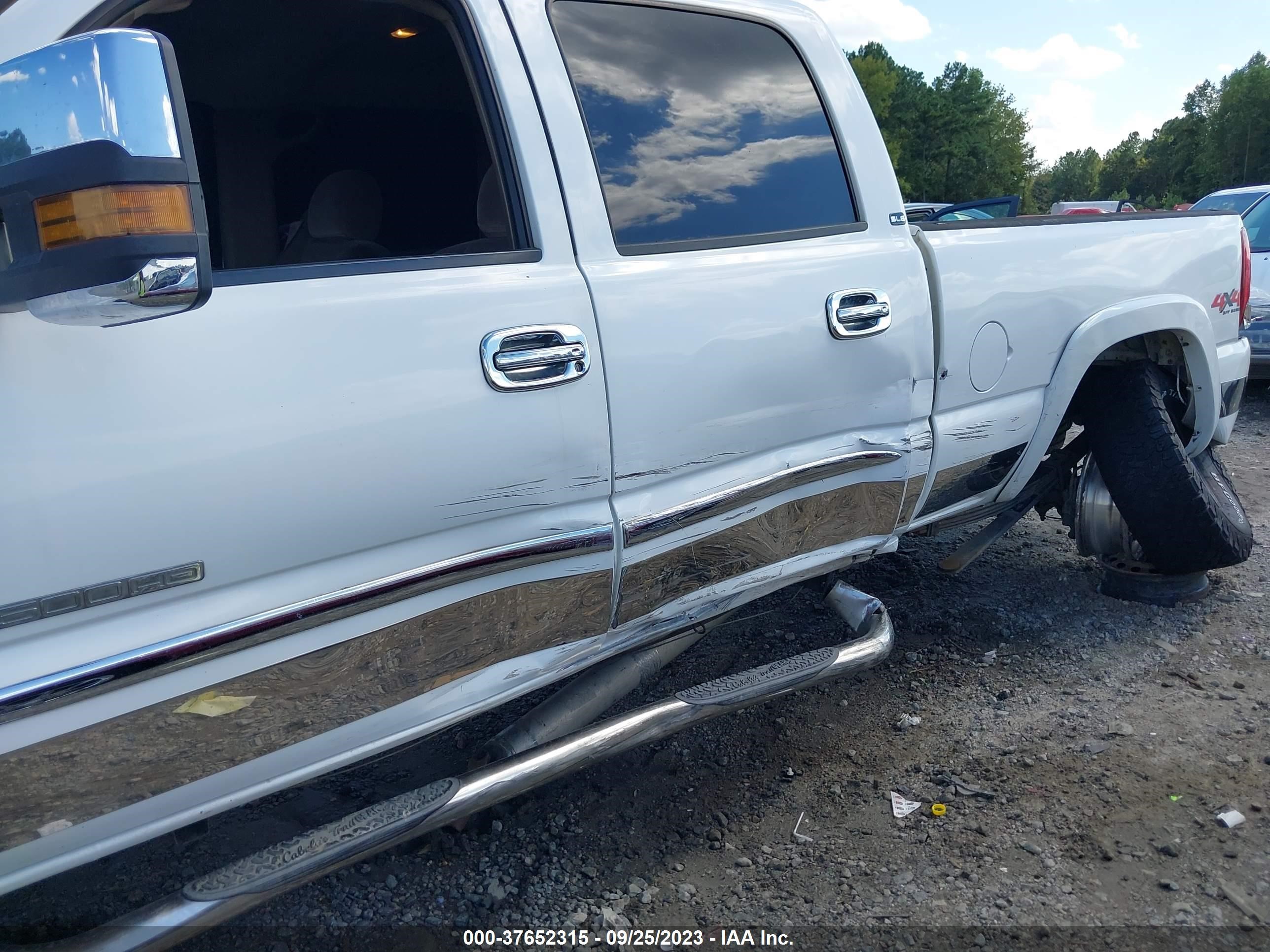 Photo 5 VIN: 1GTHK23U87F145429 - GMC SIERRA 