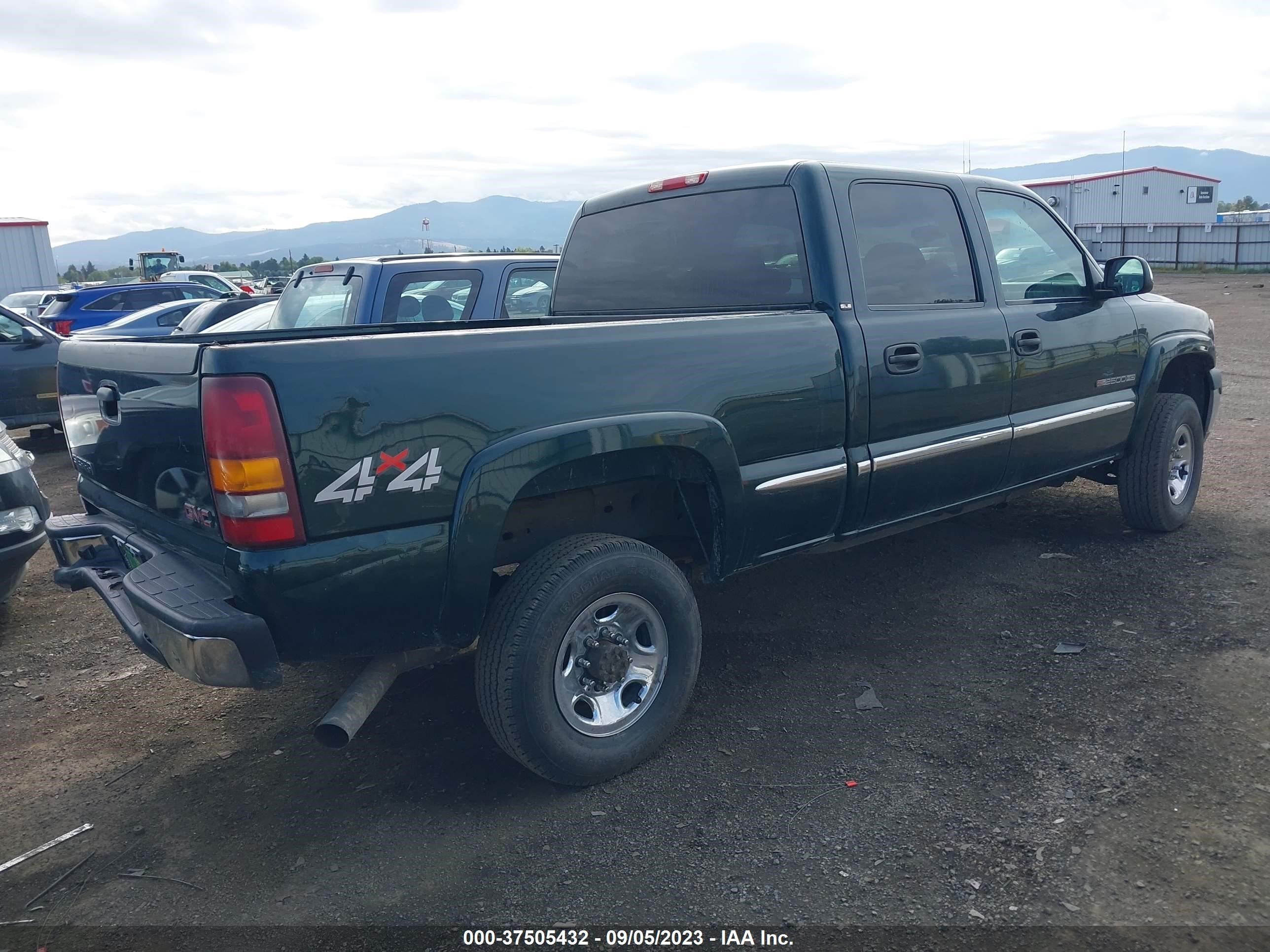 Photo 3 VIN: 1GTHK23UX2F245928 - GMC SIERRA 