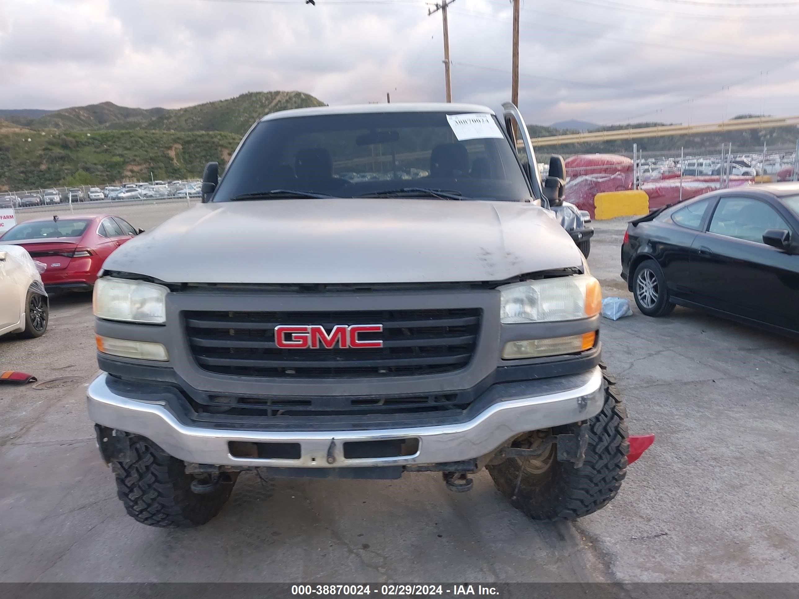 Photo 12 VIN: 1GTHK24114E197393 - GMC SIERRA 