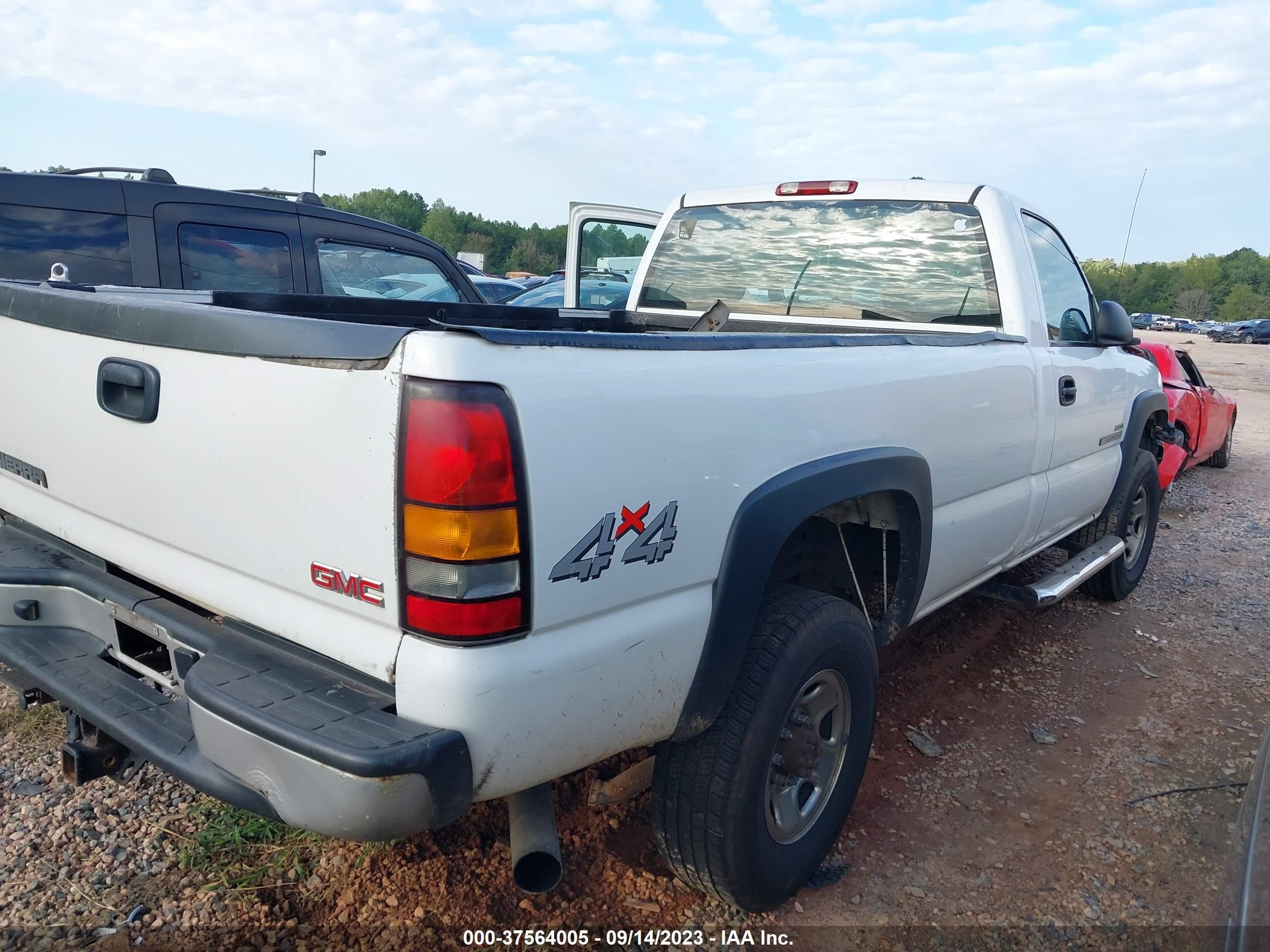 Photo 3 VIN: 1GTHK24D96E185070 - GMC SIERRA 