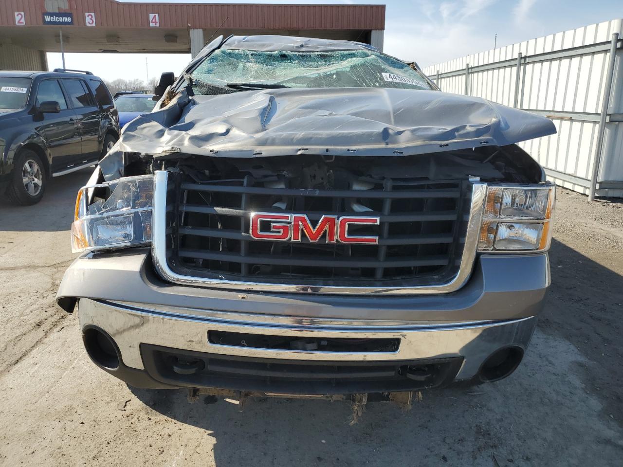 Photo 4 VIN: 1GTHK24K17E577623 - GMC SIERRA 