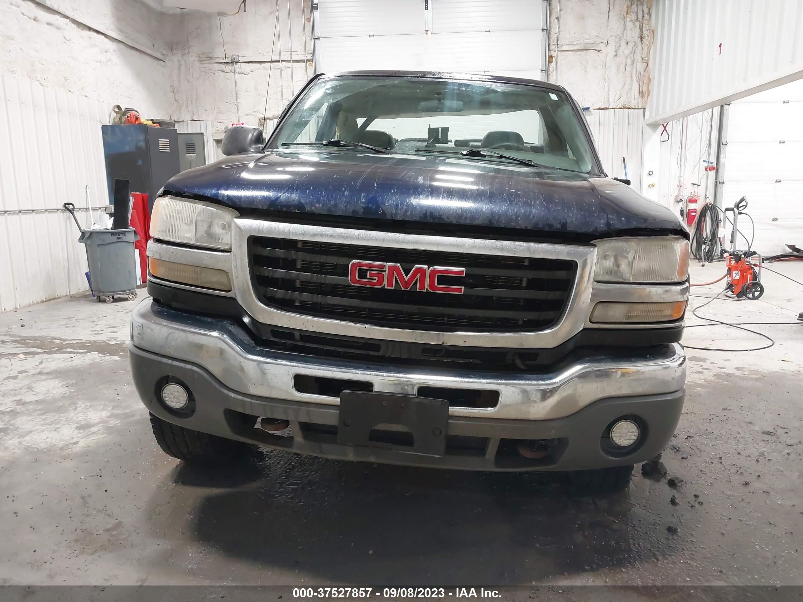 Photo 12 VIN: 1GTHK24U26E132937 - GMC SIERRA 