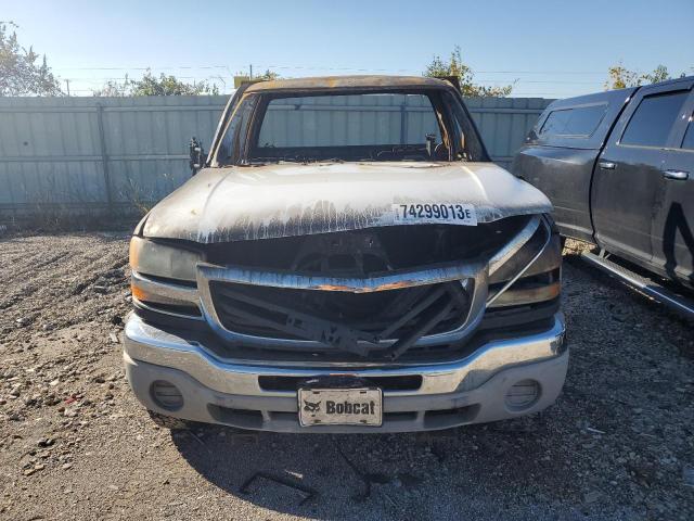 Photo 4 VIN: 1GTHK24U45E225988 - GMC SIERRA 