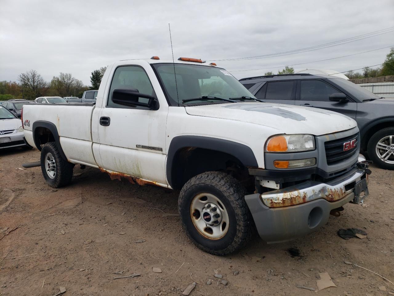 Photo 3 VIN: 1GTHK24U97E147680 - GMC SIERRA 