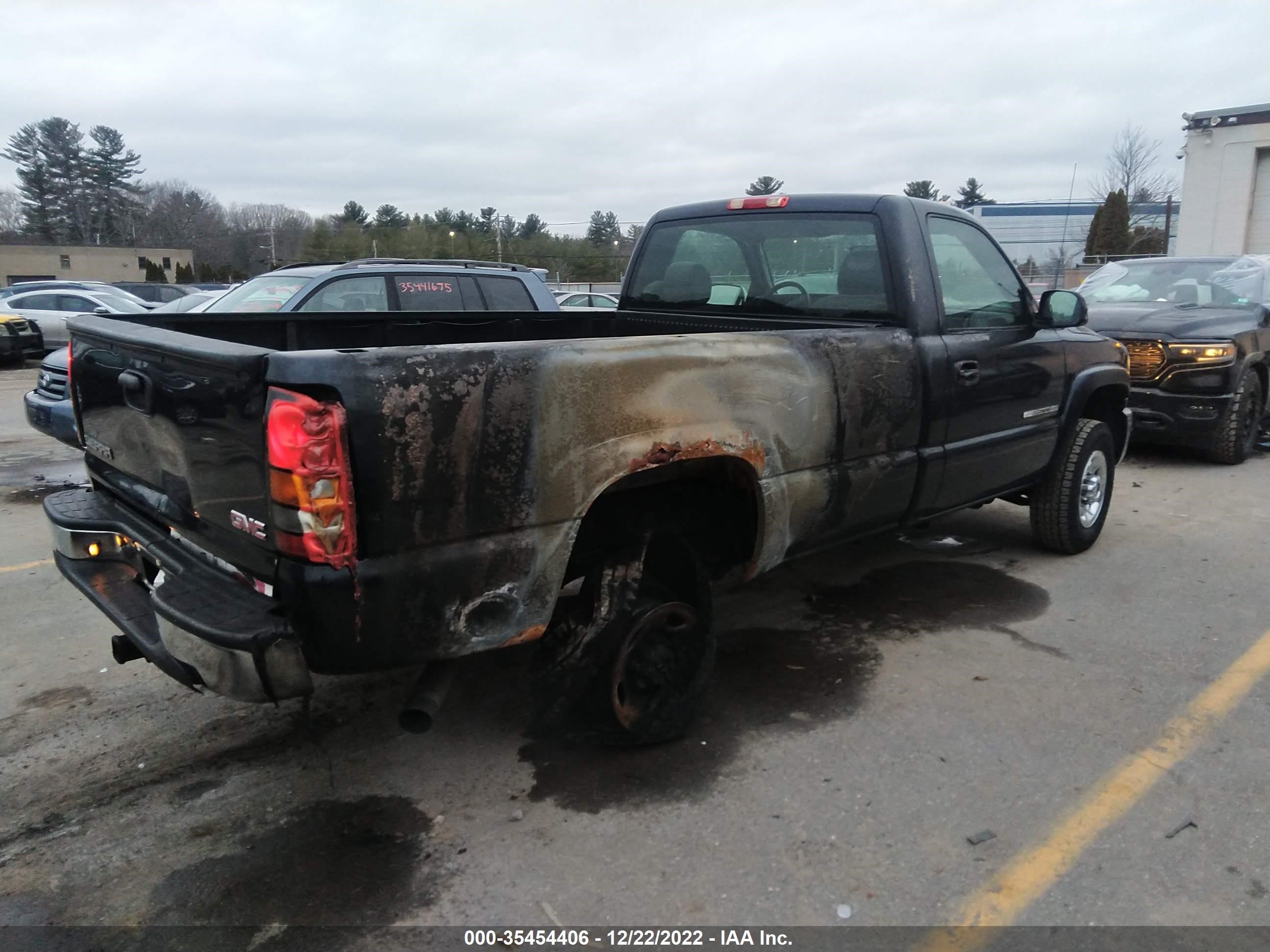 Photo 3 VIN: 1GTHK24UX6E129896 - GMC SIERRA 