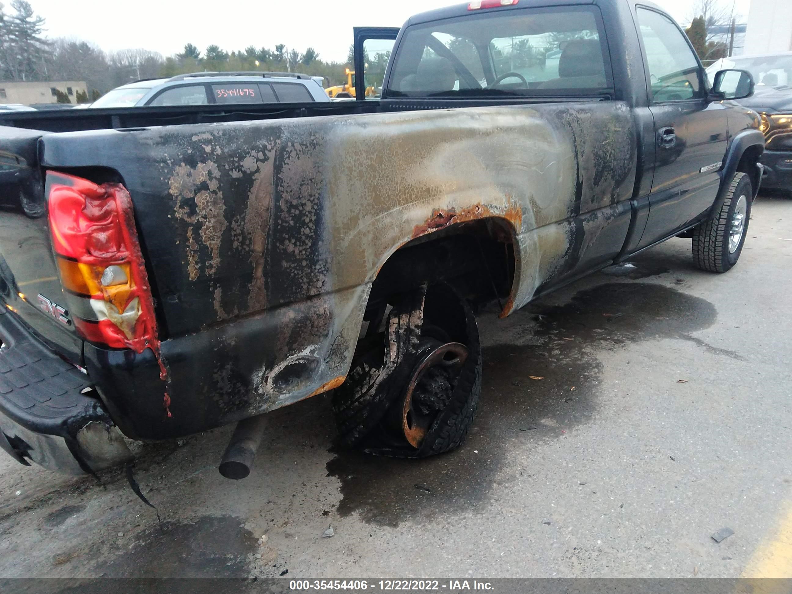 Photo 5 VIN: 1GTHK24UX6E129896 - GMC SIERRA 