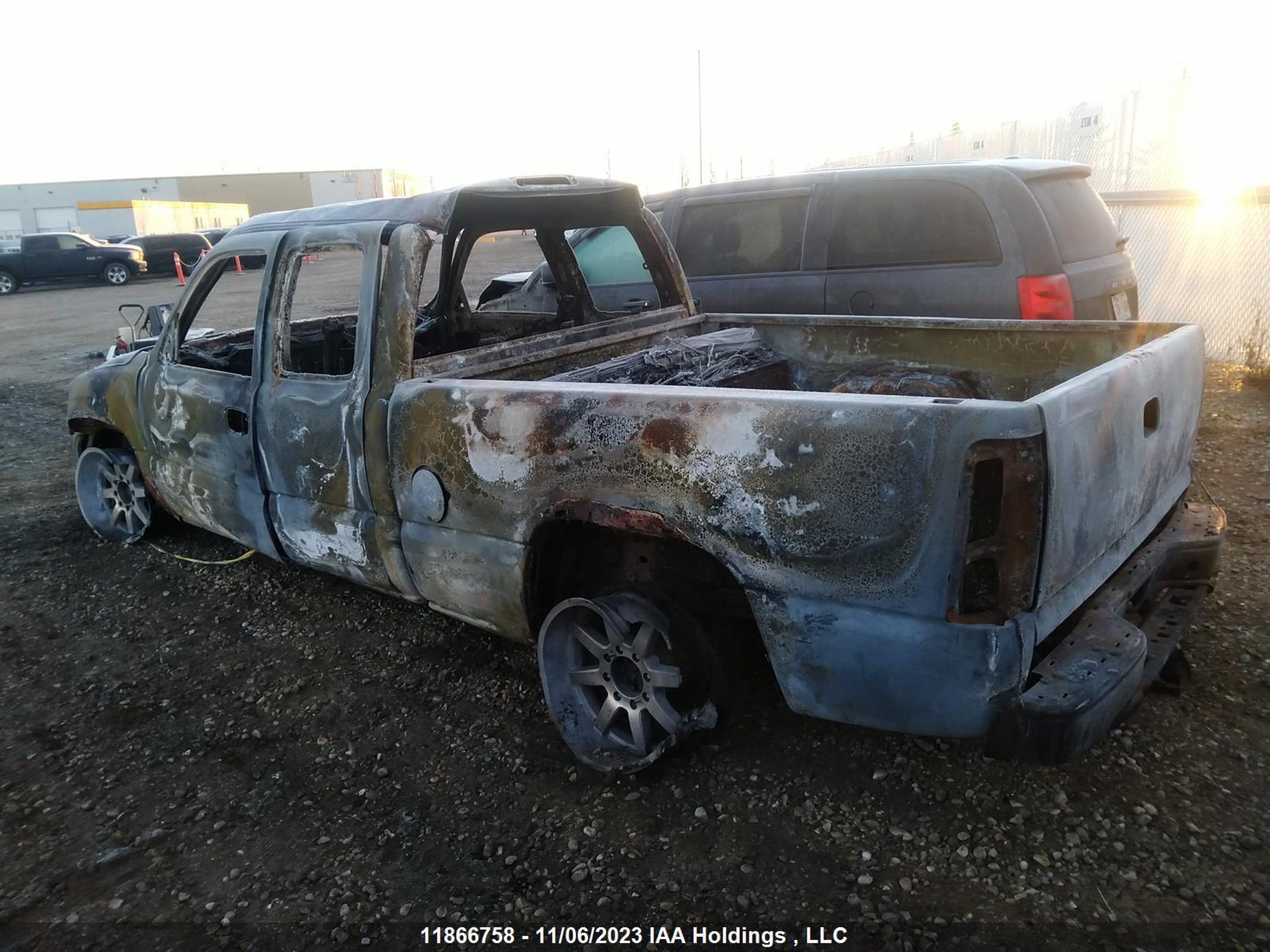 Photo 2 VIN: 1GTHK29102E236559 - GMC SIERRA 