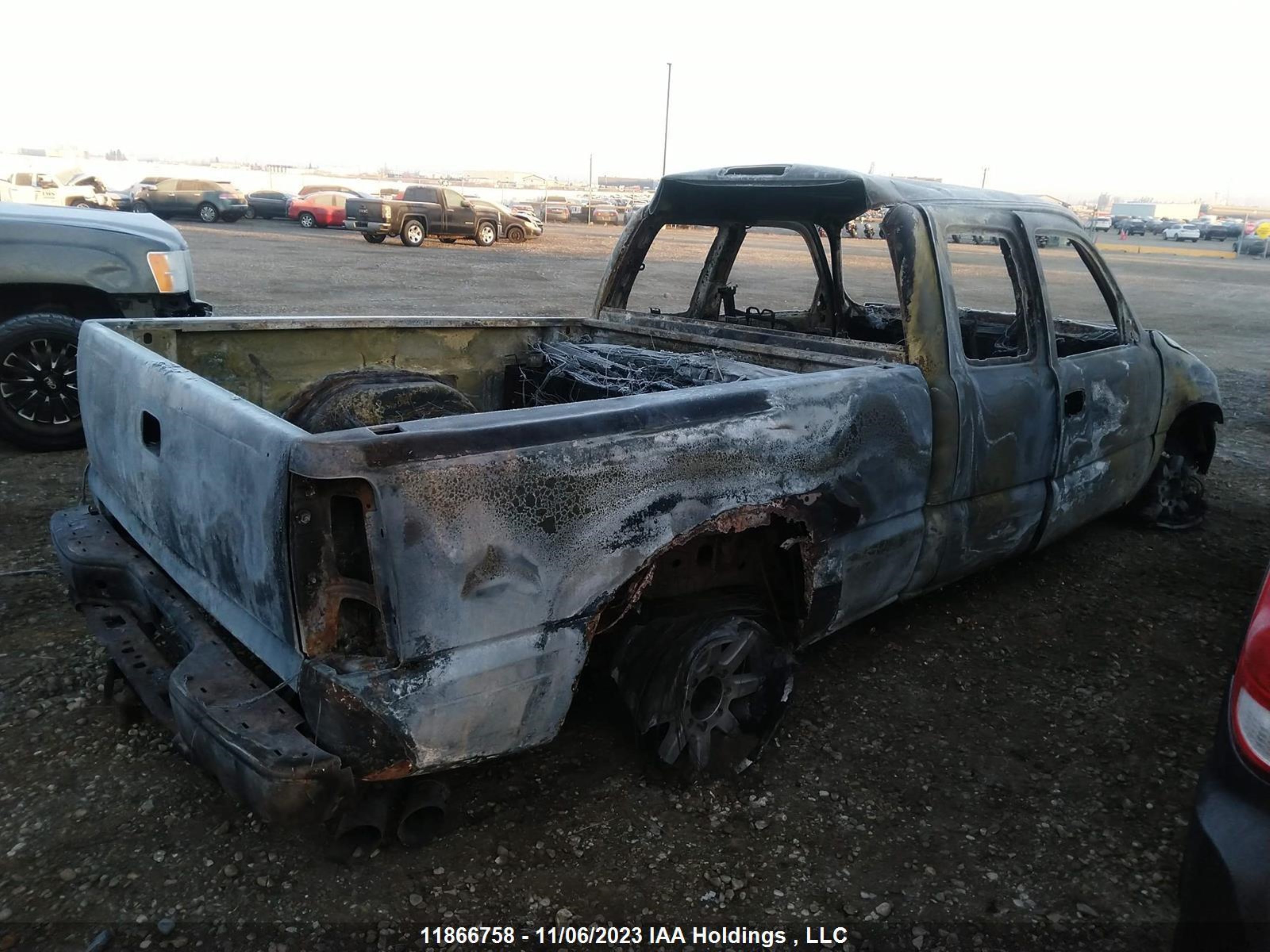 Photo 3 VIN: 1GTHK29102E236559 - GMC SIERRA 