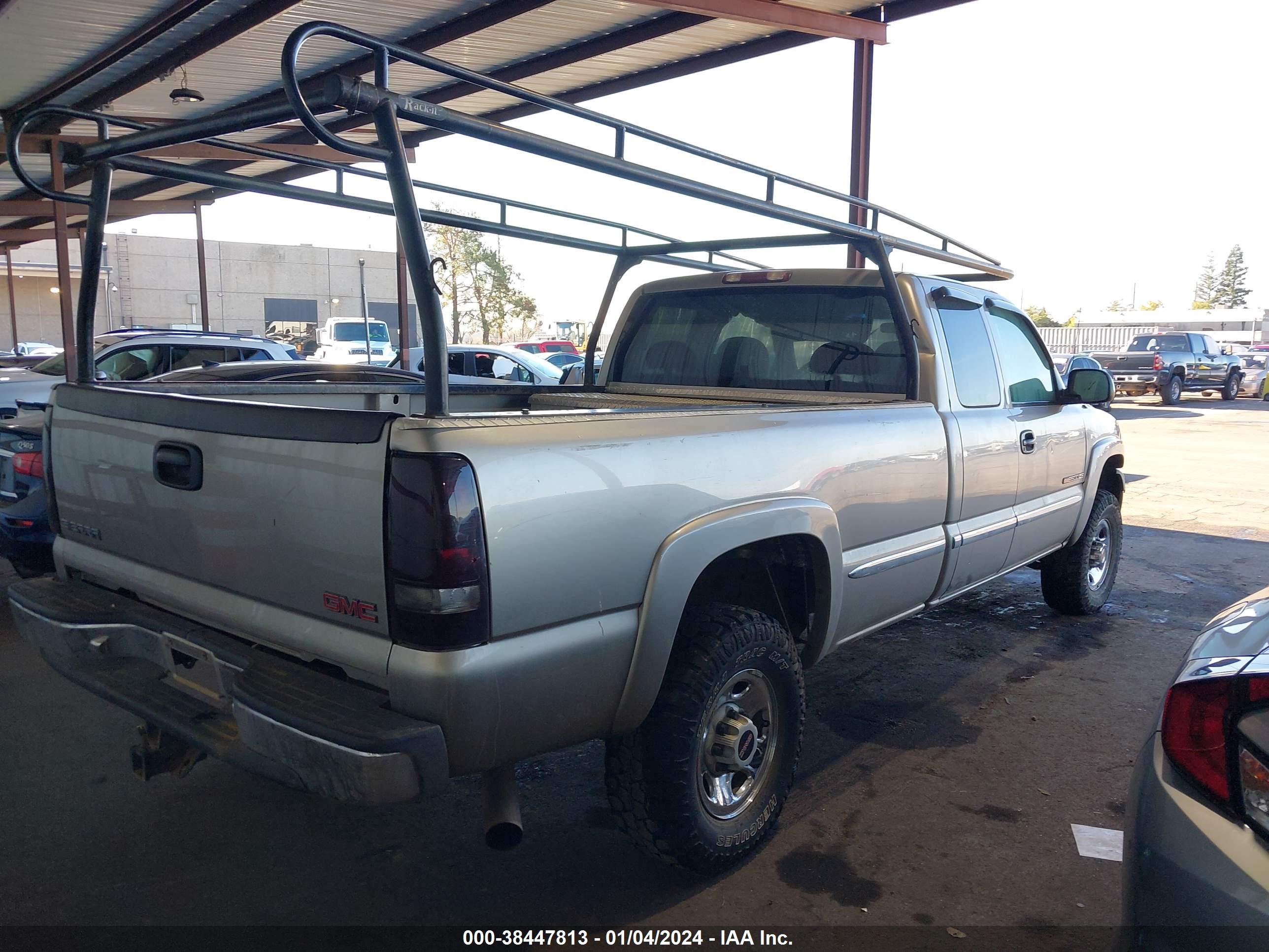 Photo 3 VIN: 1GTHK29111E327743 - GMC SIERRA 