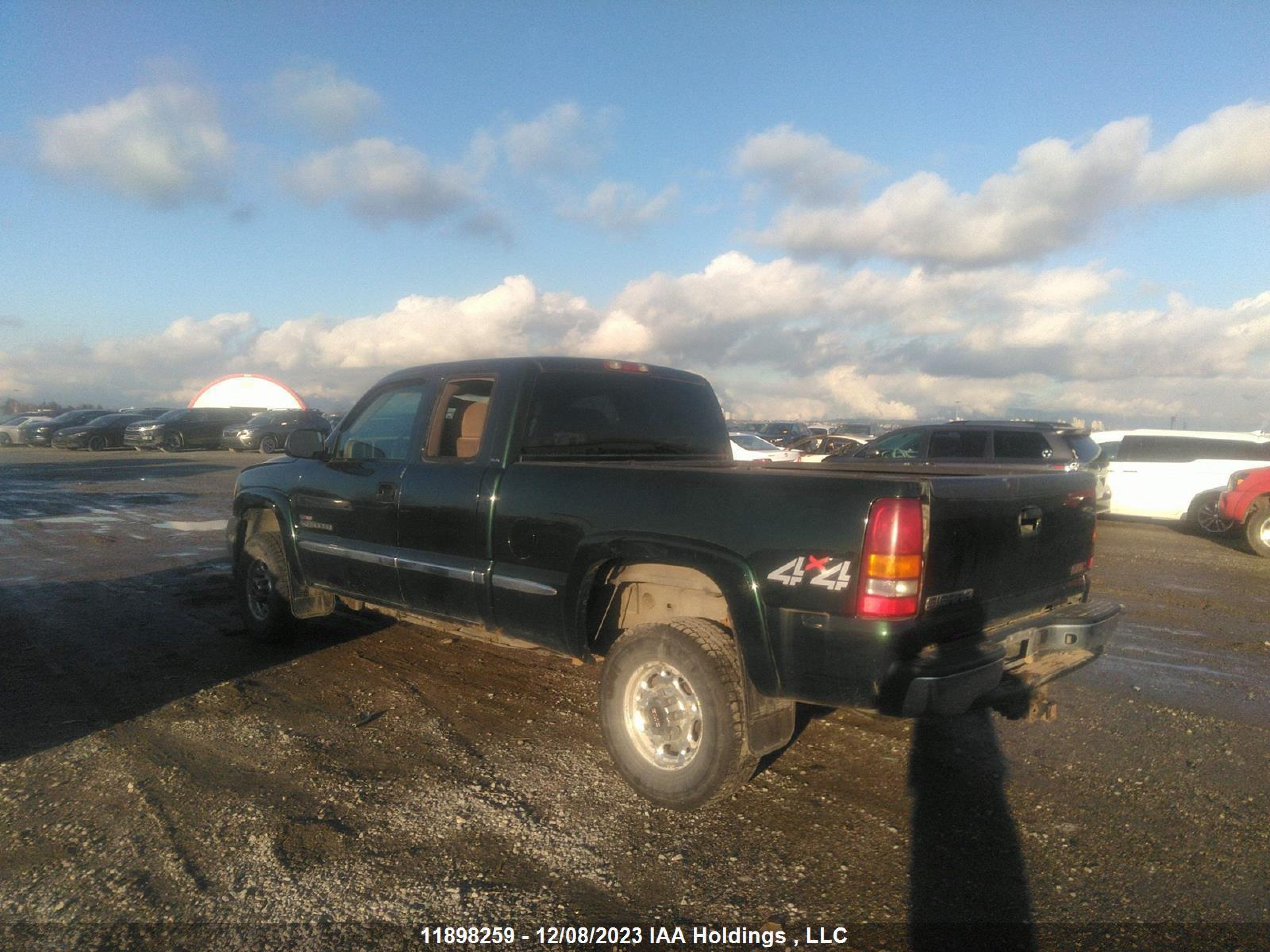 Photo 2 VIN: 1GTHK29112E258859 - GMC SIERRA 