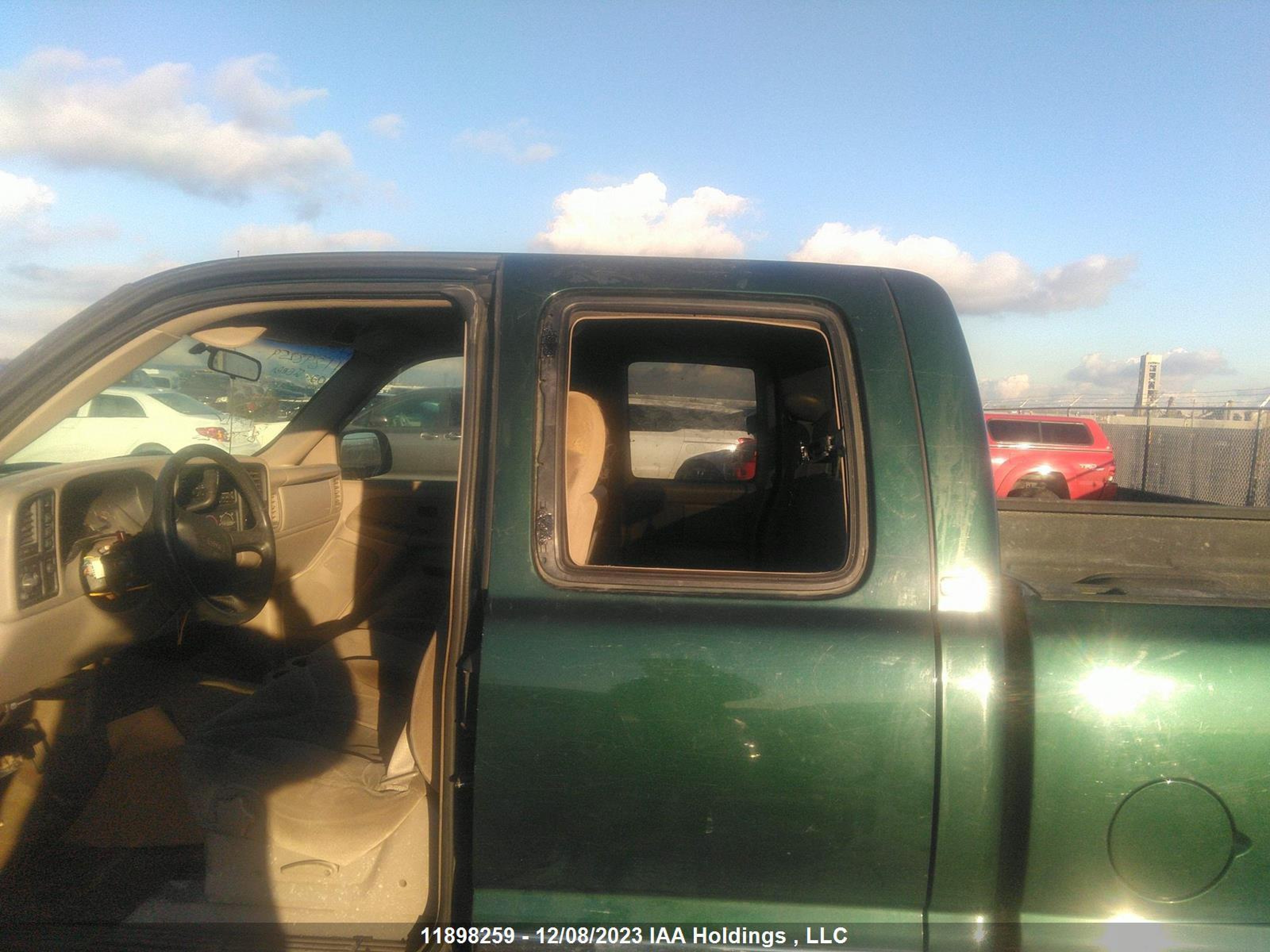 Photo 5 VIN: 1GTHK29112E258859 - GMC SIERRA 