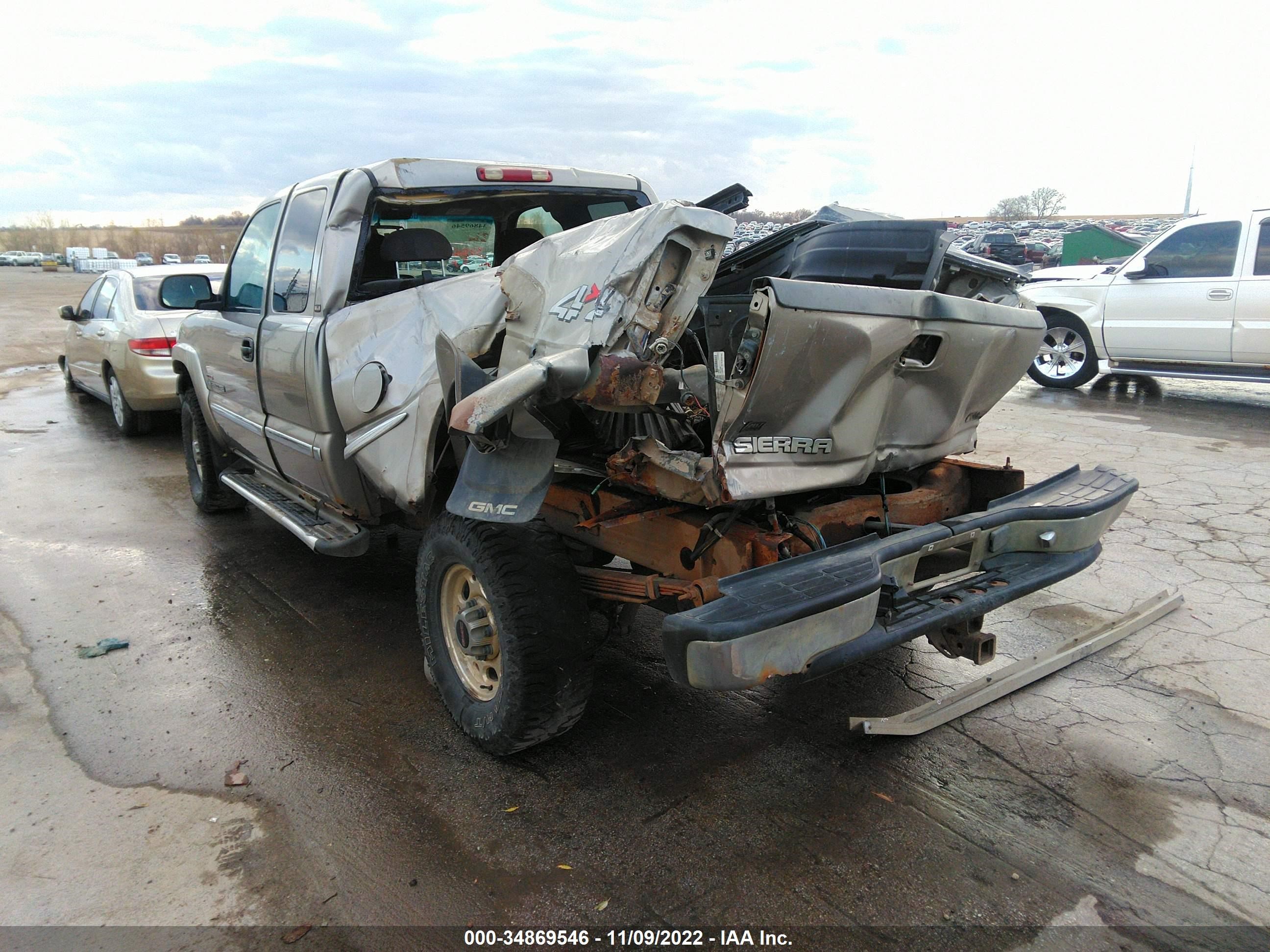 Photo 2 VIN: 1GTHK29142E113962 - GMC SIERRA 