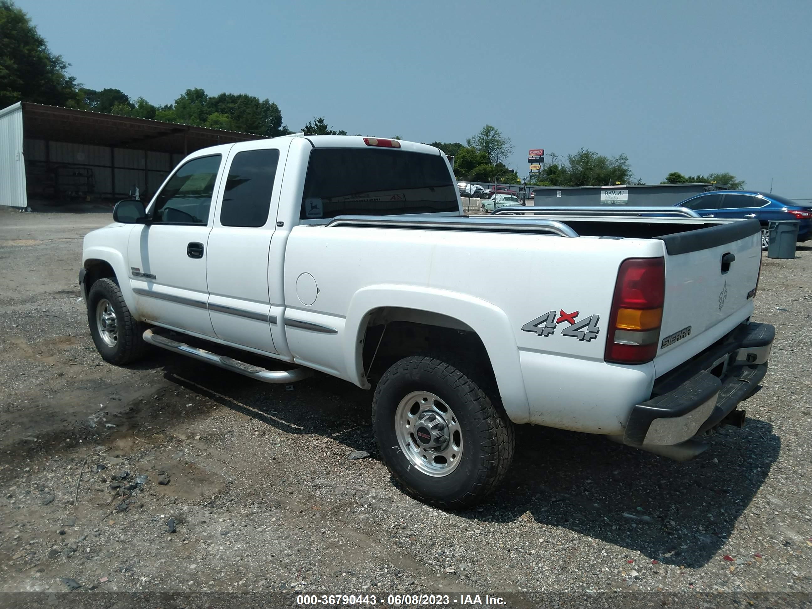 Photo 2 VIN: 1GTHK29152E259688 - GMC SIERRA 