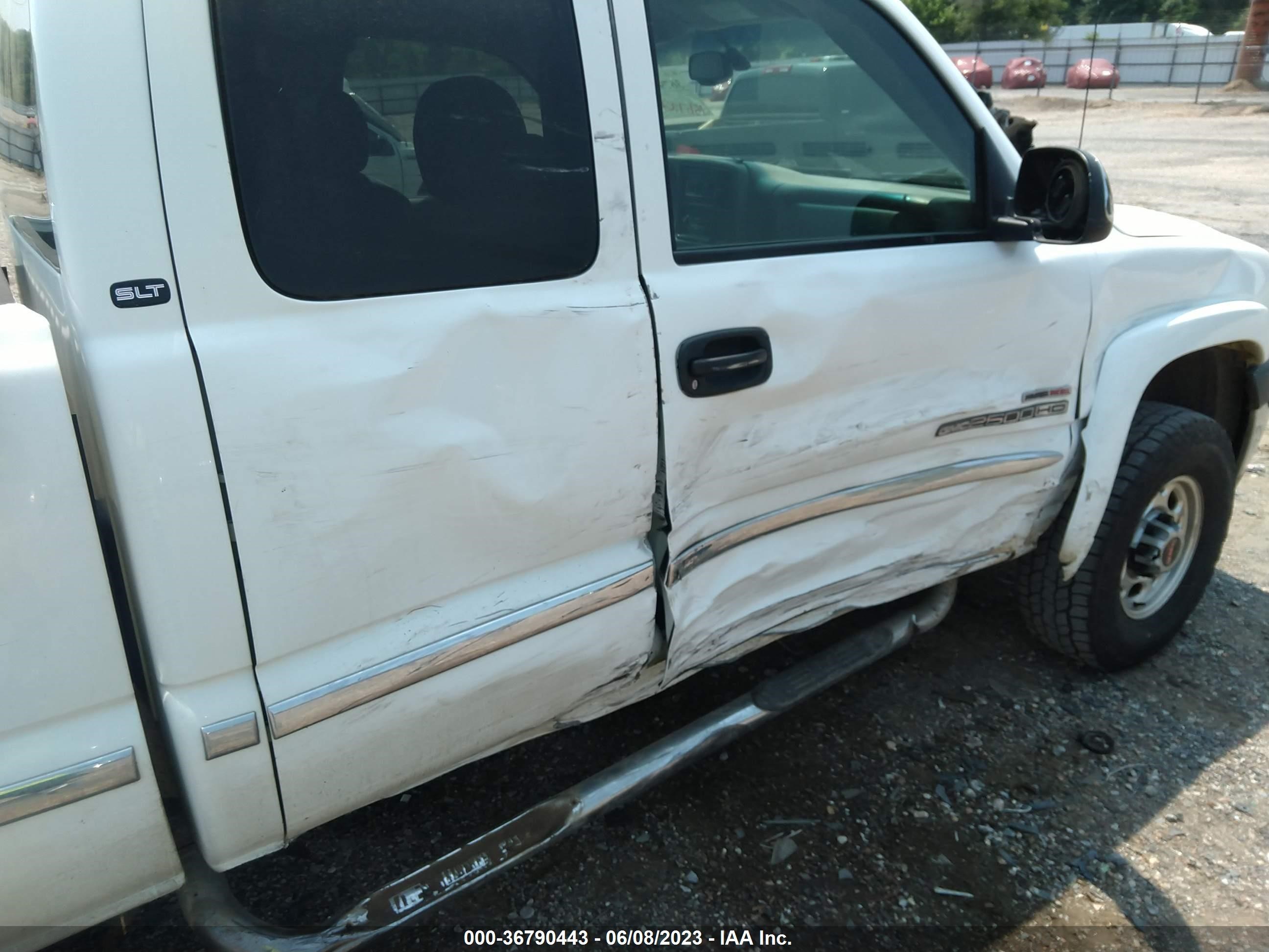 Photo 5 VIN: 1GTHK29152E259688 - GMC SIERRA 