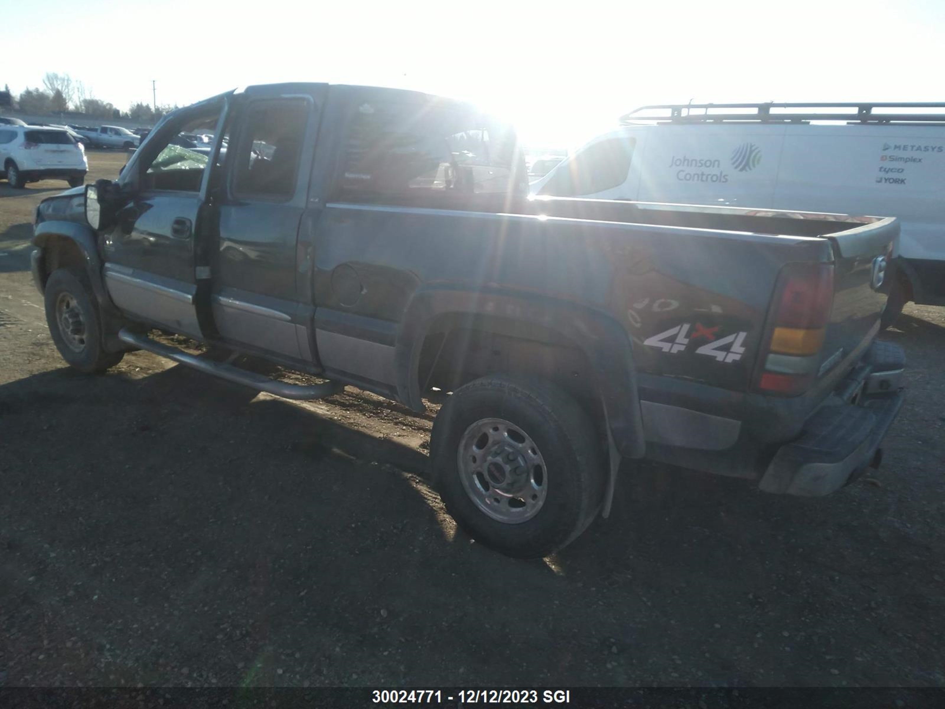 Photo 2 VIN: 1GTHK29173E270399 - GMC SIERRA 