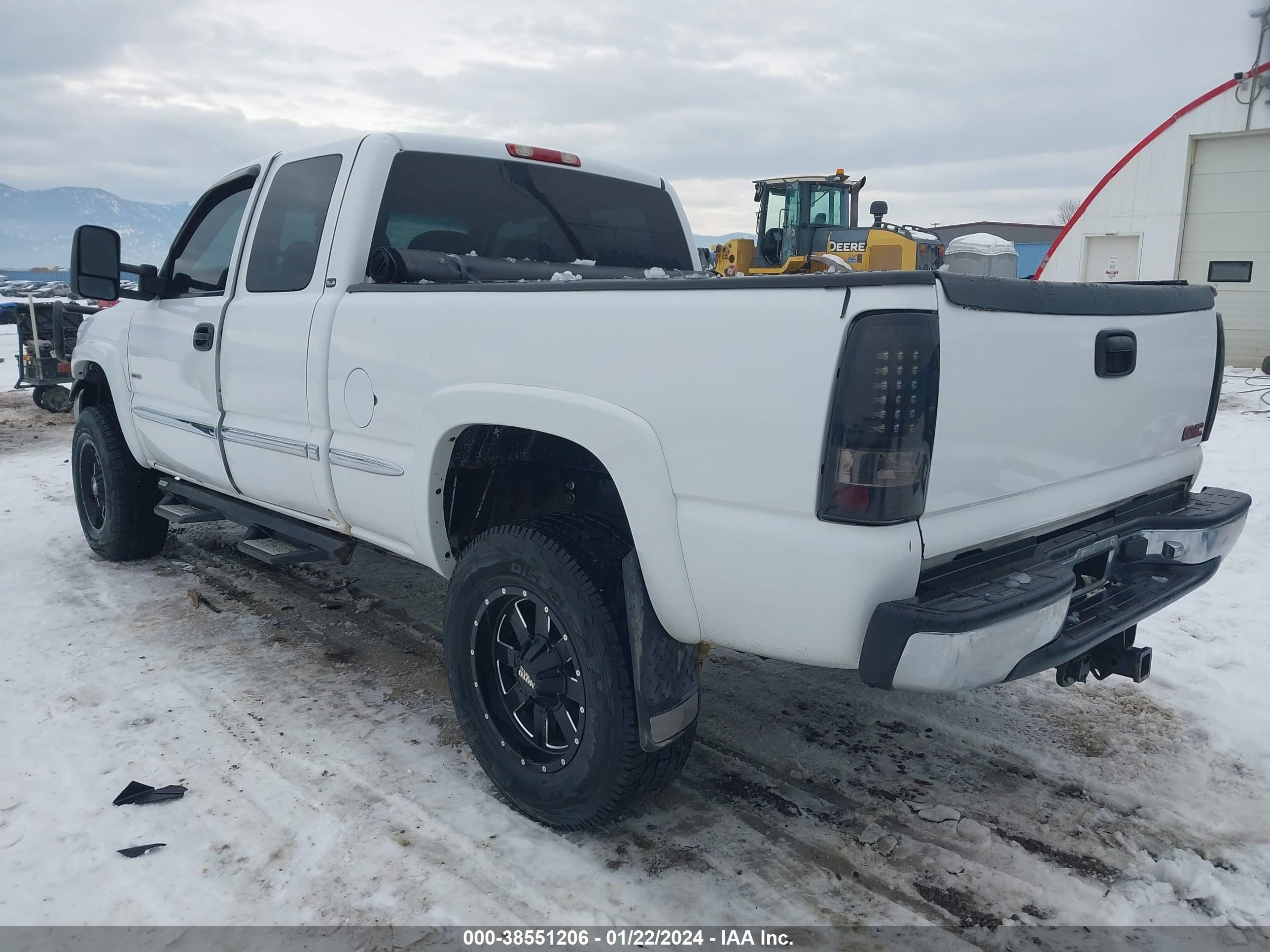 Photo 2 VIN: 1GTHK29192E104464 - GMC SIERRA 