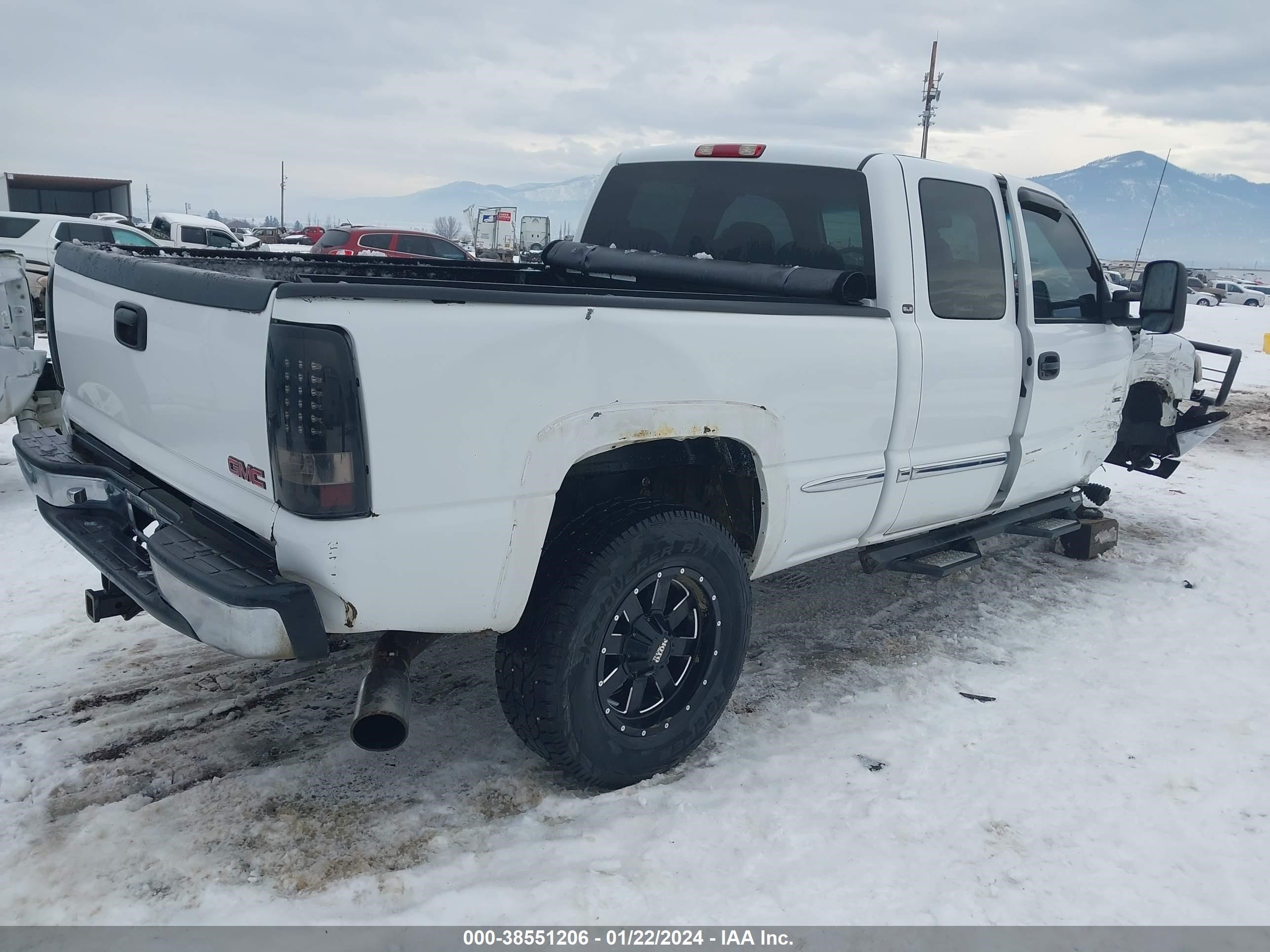 Photo 3 VIN: 1GTHK29192E104464 - GMC SIERRA 