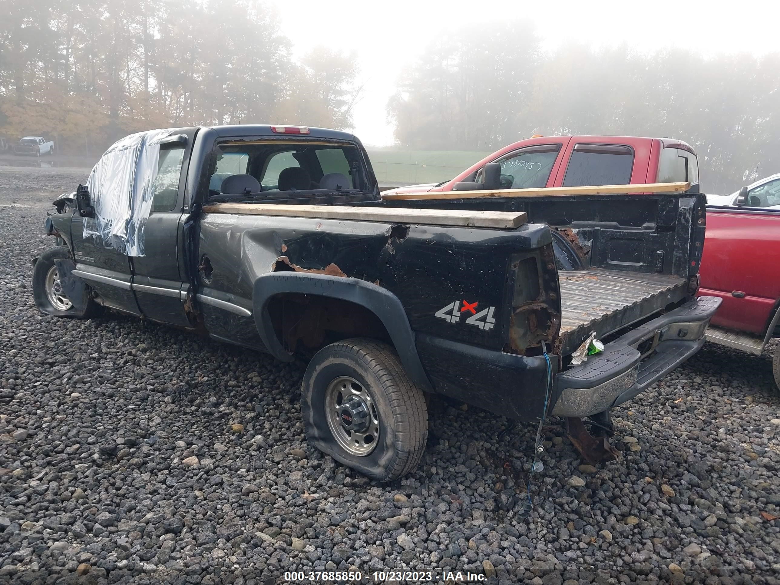 Photo 2 VIN: 1GTHK291X2E110869 - GMC SIERRA 