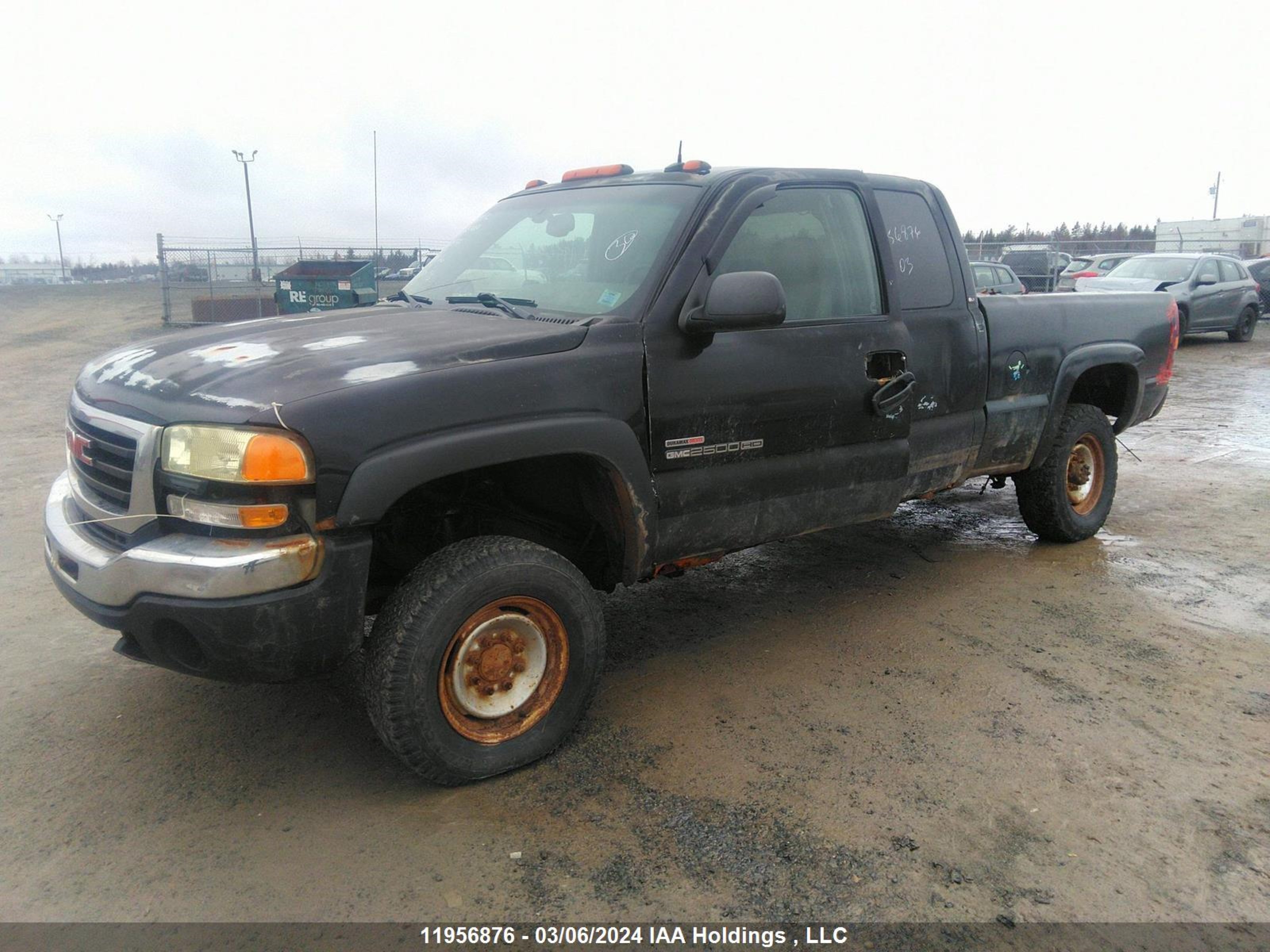 Photo 1 VIN: 1GTHK291X3E127446 - GMC SIERRA 