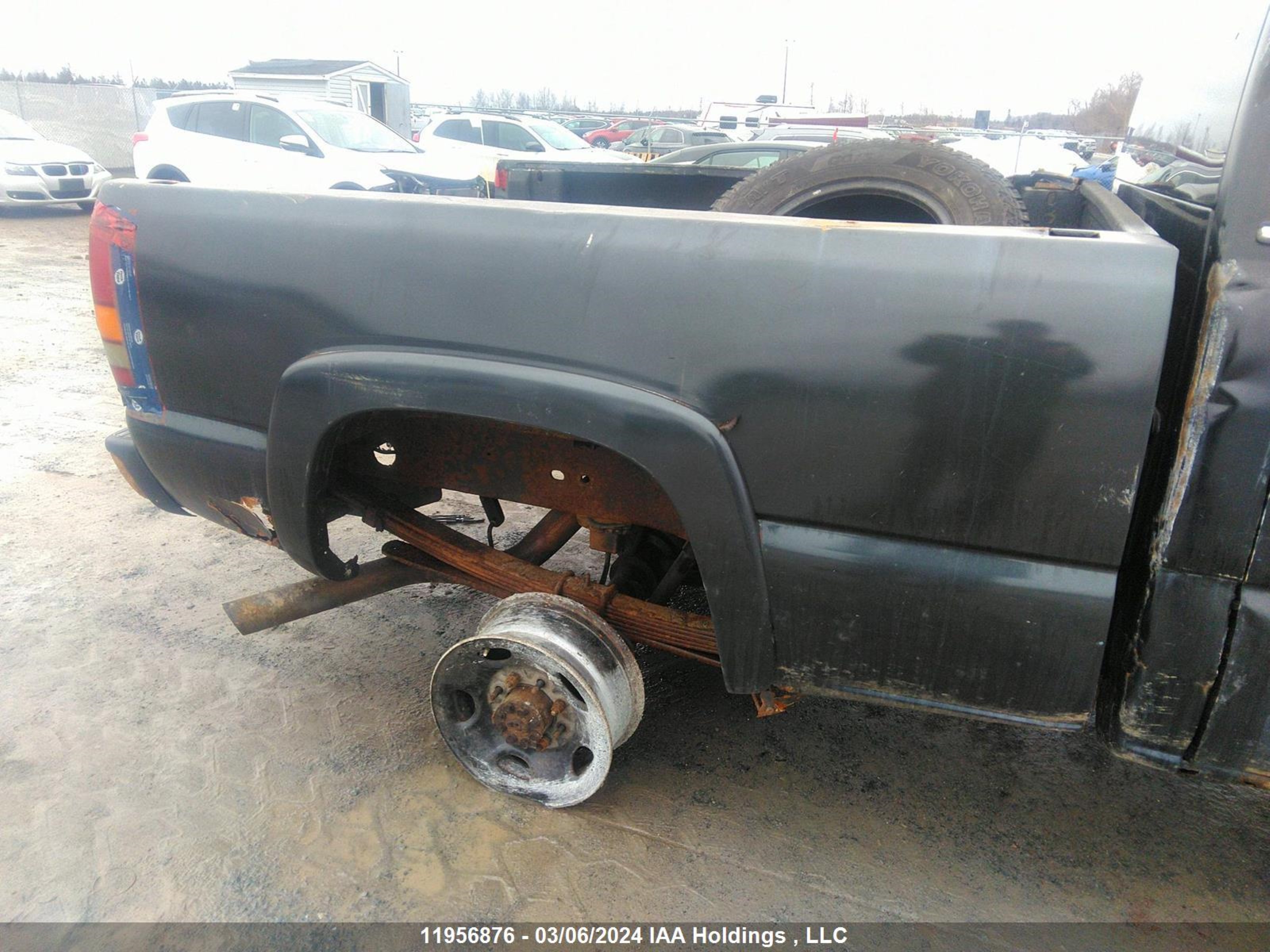 Photo 11 VIN: 1GTHK291X3E127446 - GMC SIERRA 