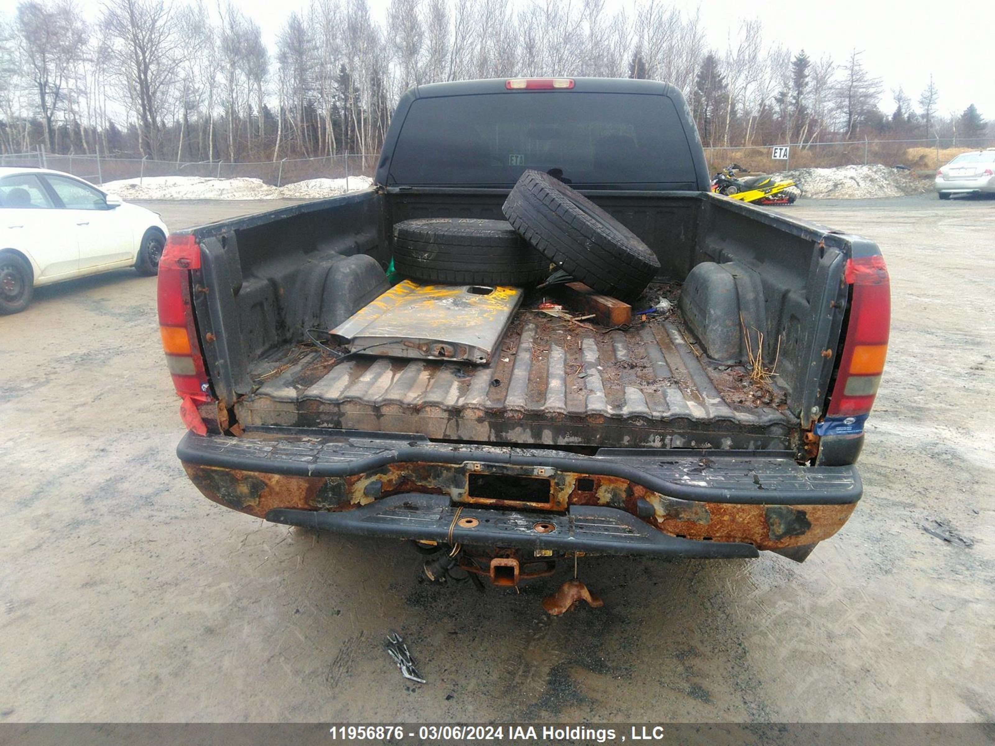 Photo 16 VIN: 1GTHK291X3E127446 - GMC SIERRA 