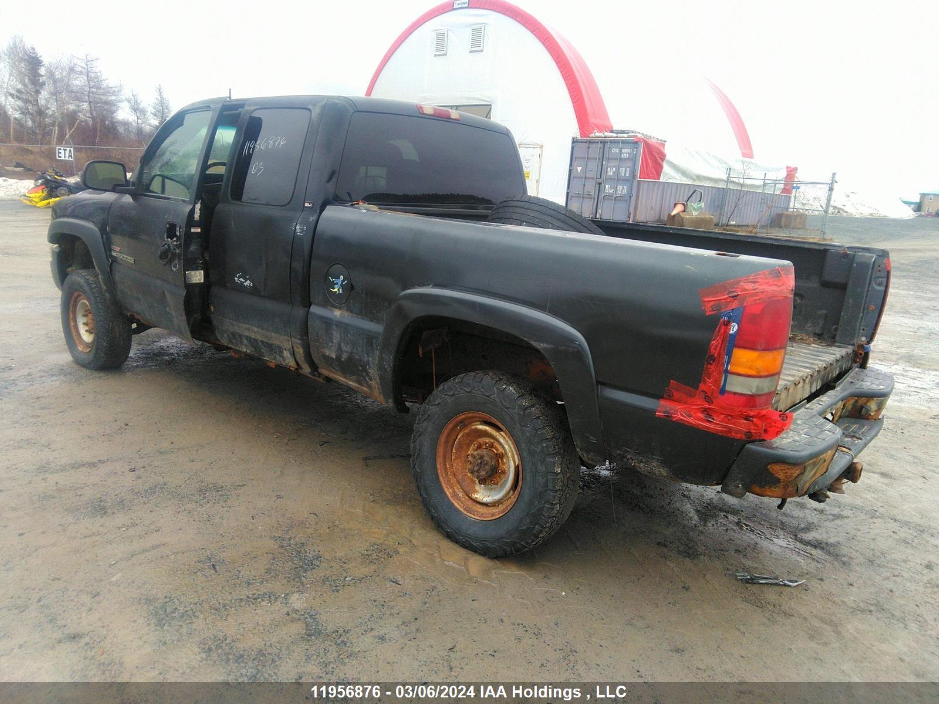 Photo 2 VIN: 1GTHK291X3E127446 - GMC SIERRA 