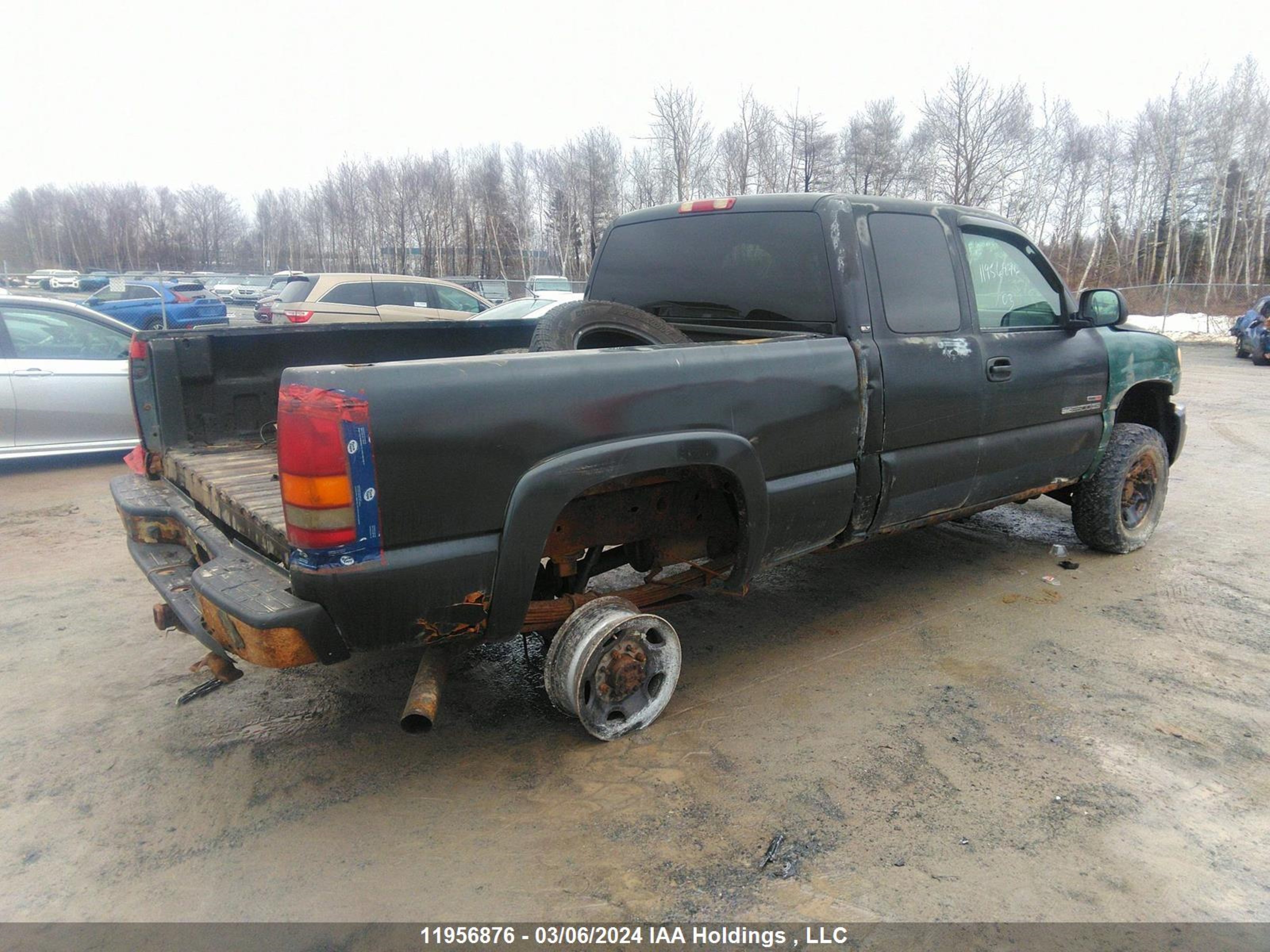 Photo 3 VIN: 1GTHK291X3E127446 - GMC SIERRA 