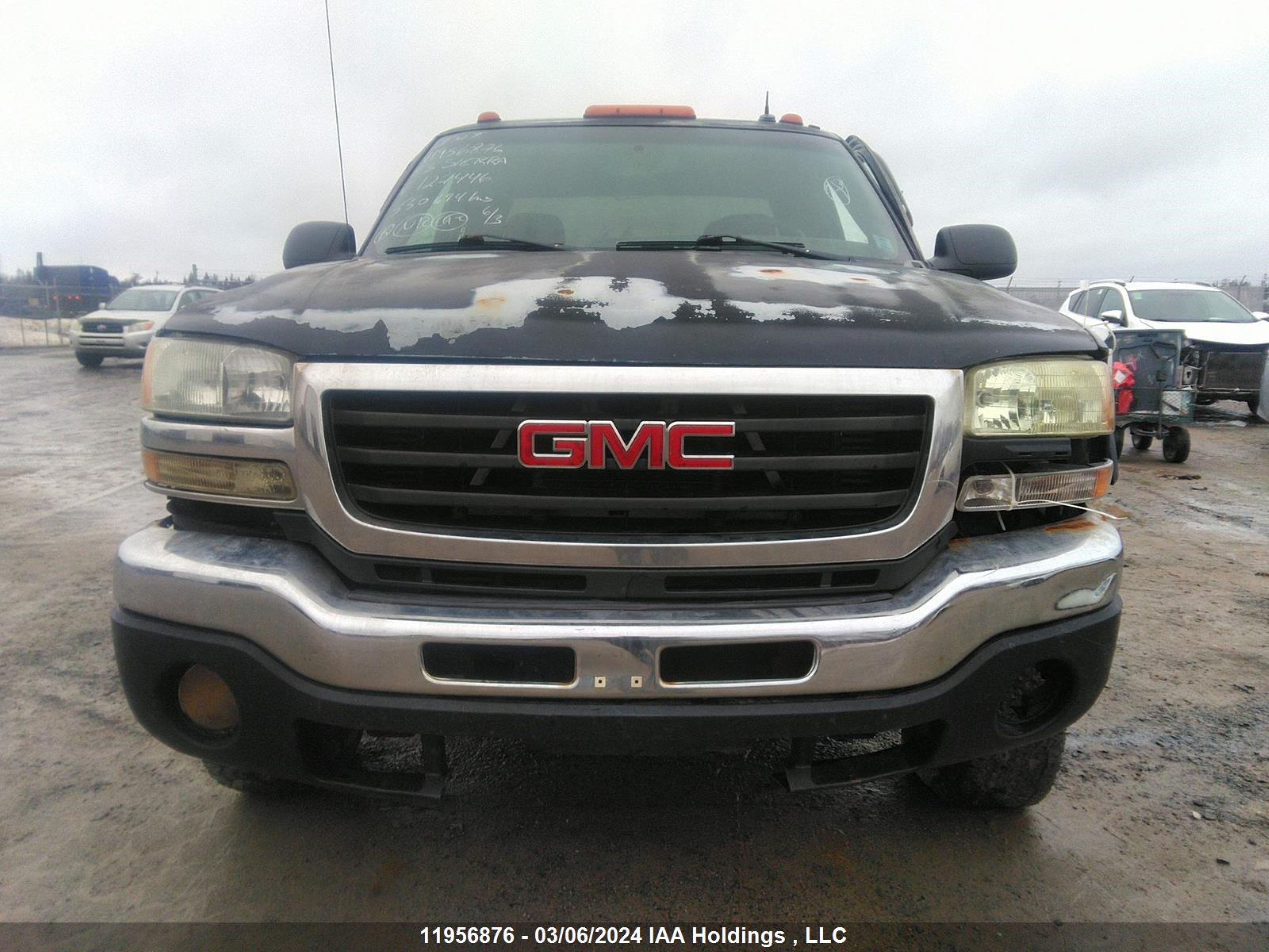 Photo 5 VIN: 1GTHK291X3E127446 - GMC SIERRA 